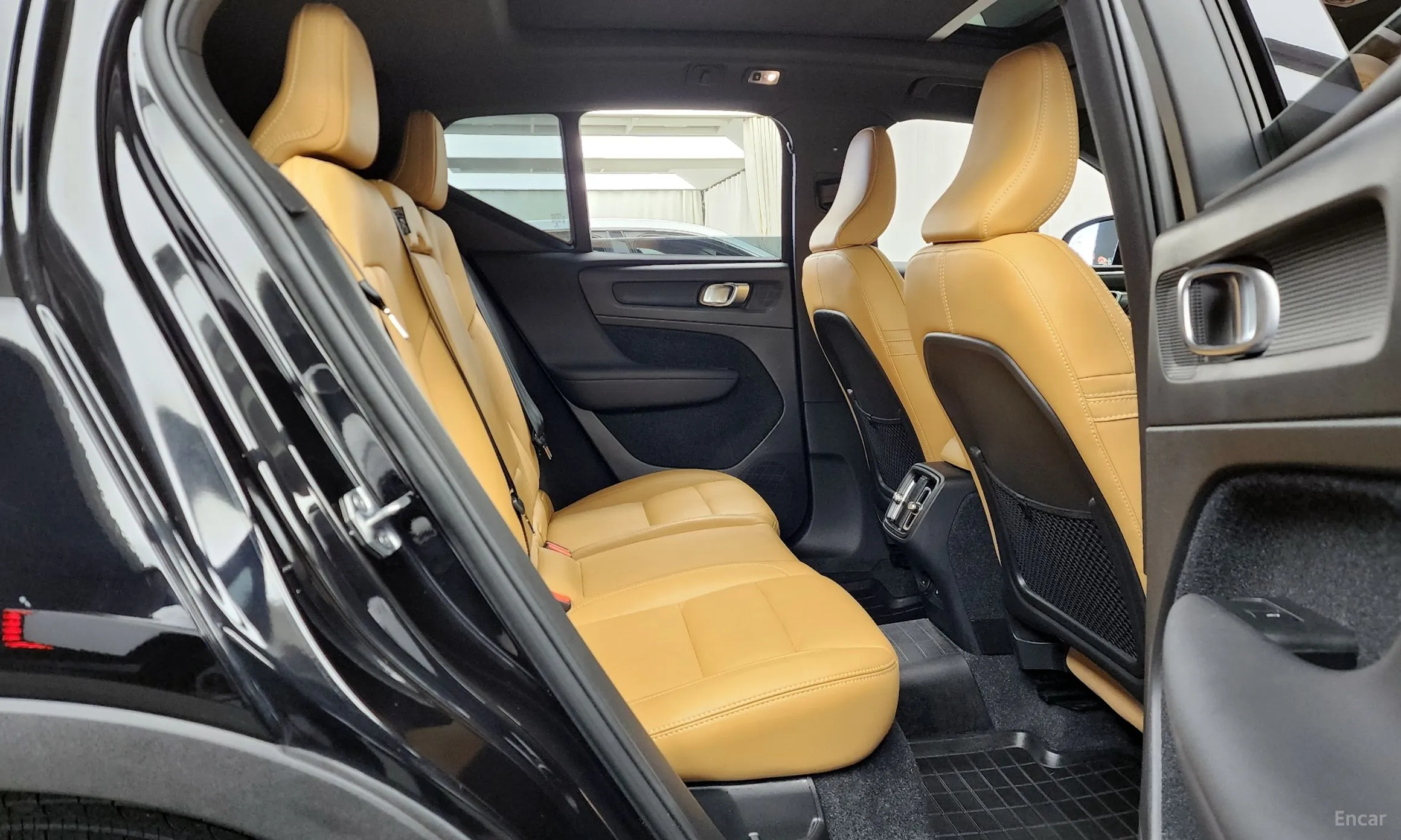 Volvo XC40 превью 12