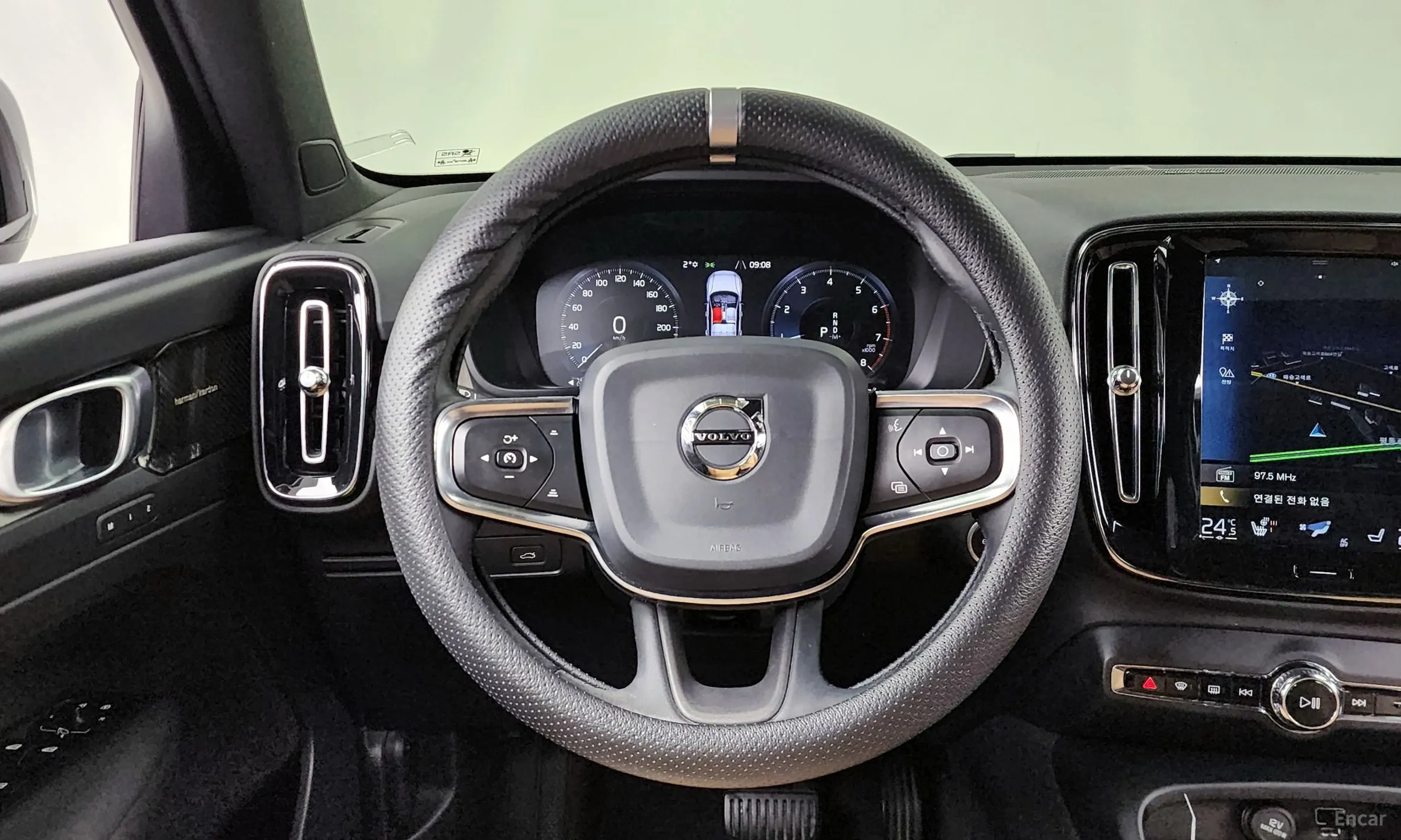 Volvo XC40 превью 13