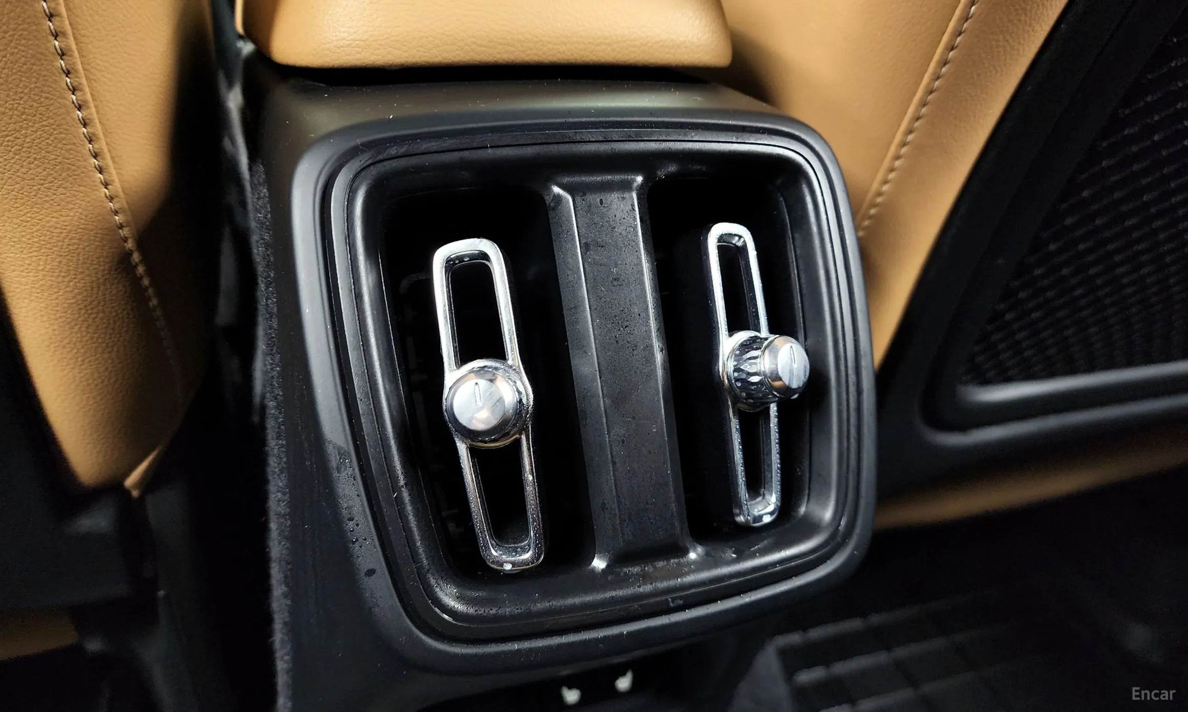 Volvo XC40 превью 19