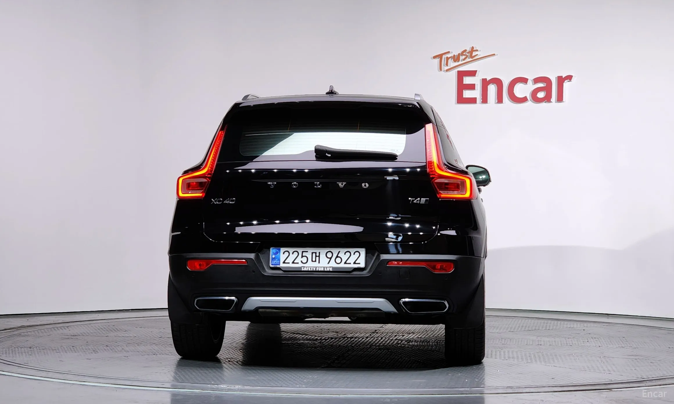 Volvo XC40 превью 4