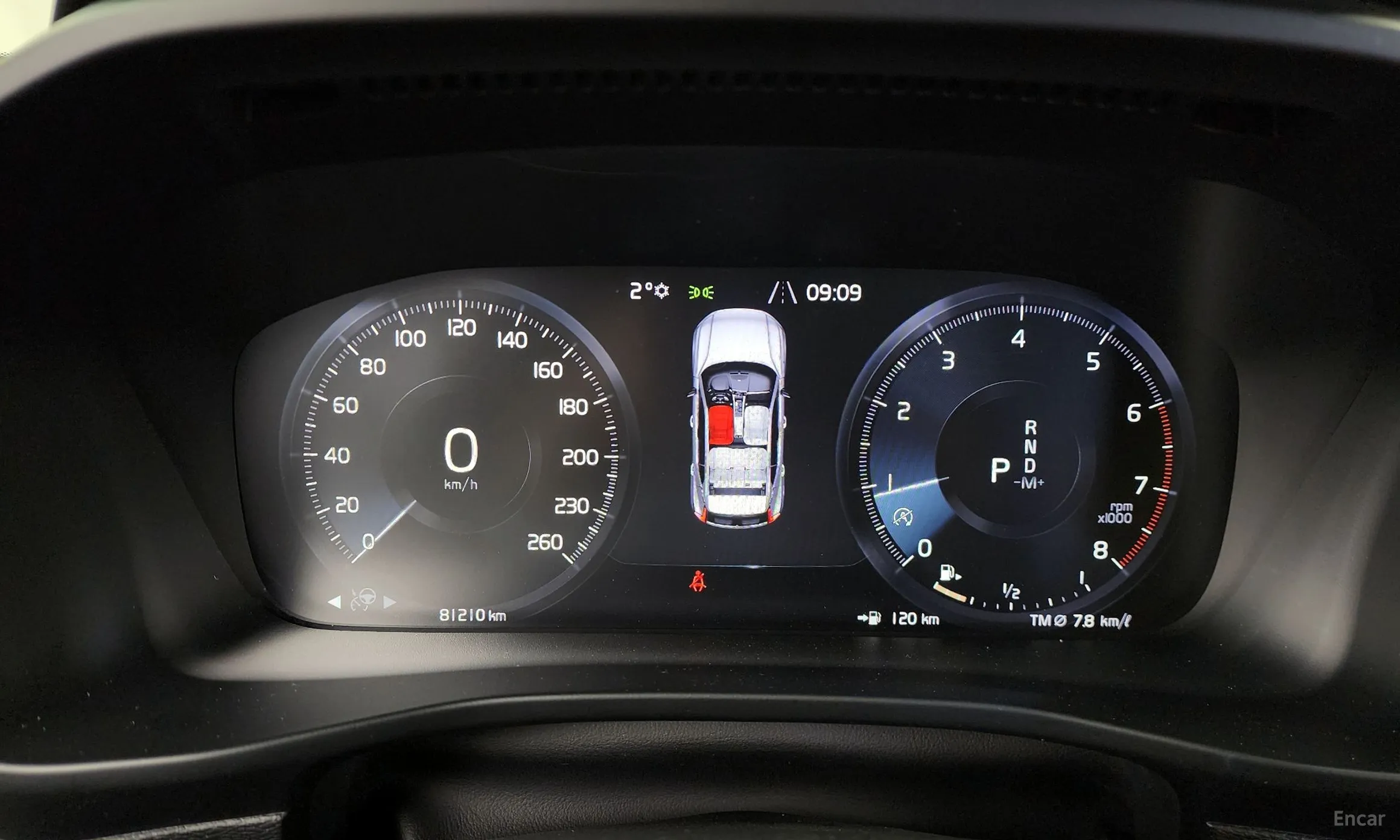 Volvo XC40 превью 8