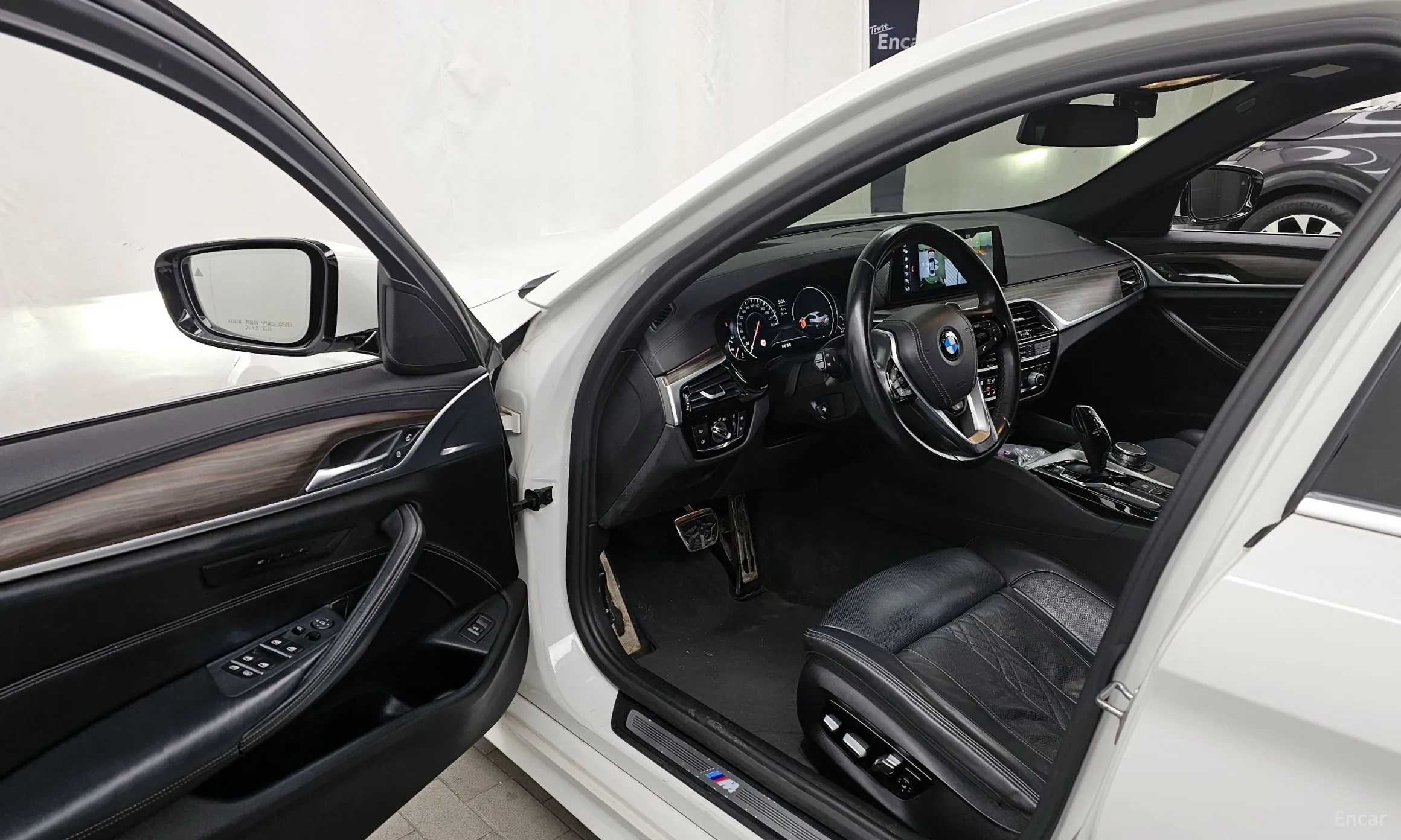 BMW 5 Series (G30) превью 10