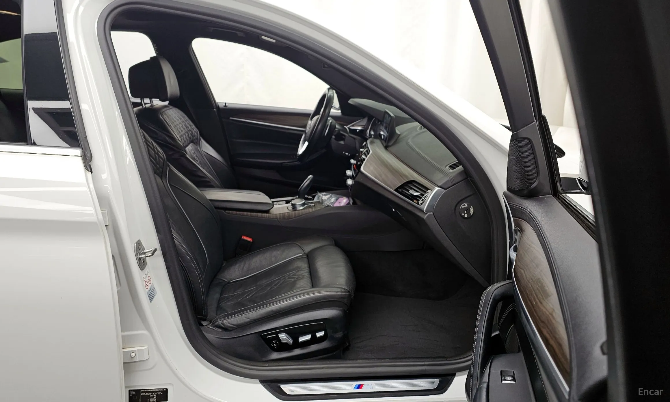 BMW 5 Series (G30) превью 11