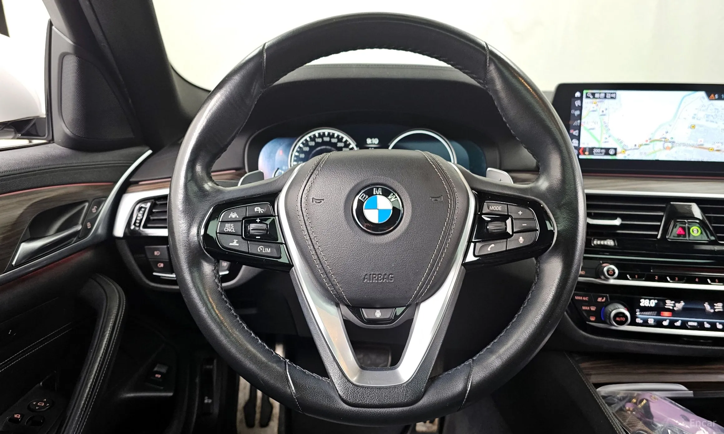BMW 5 Series (G30) превью 13