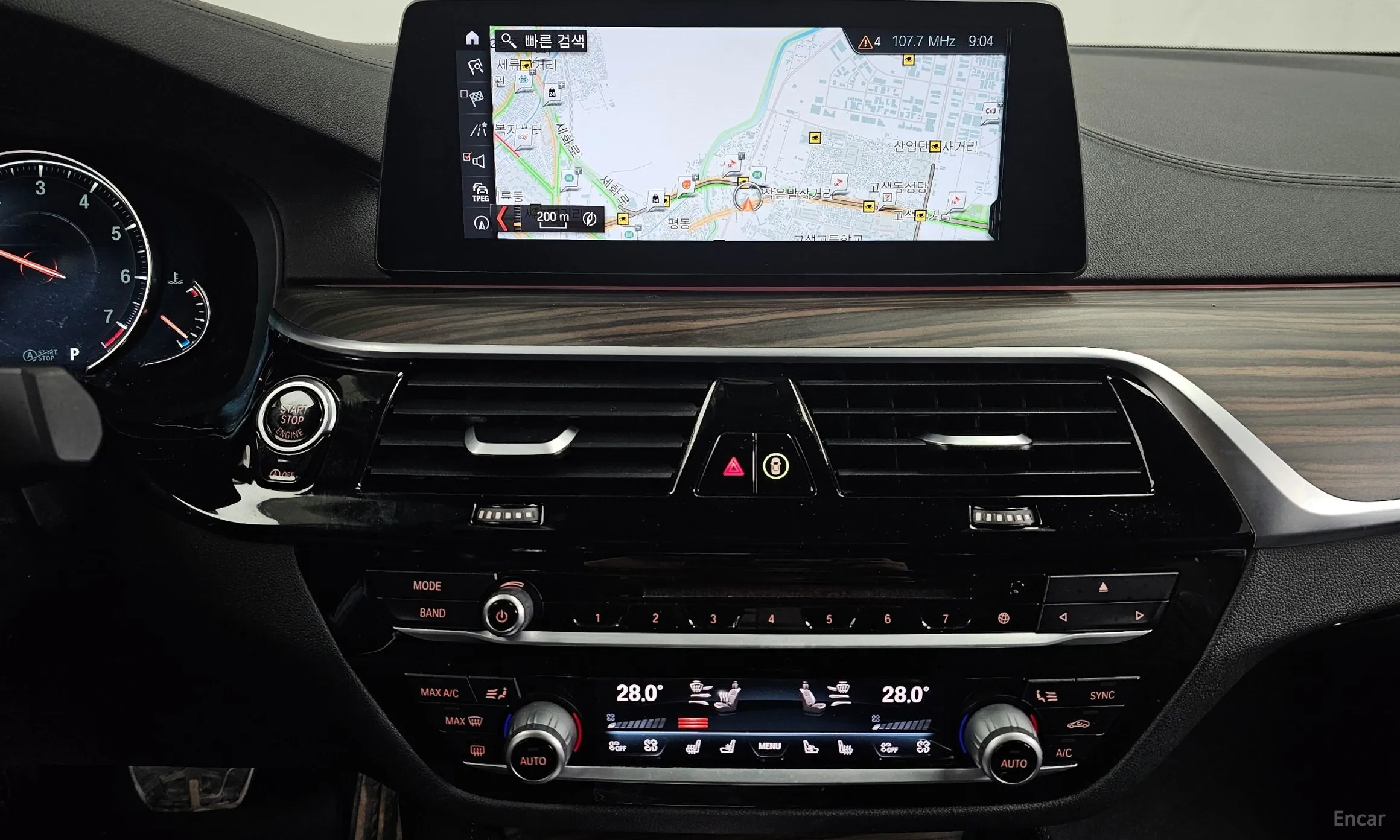 BMW 5 Series (G30) превью 14
