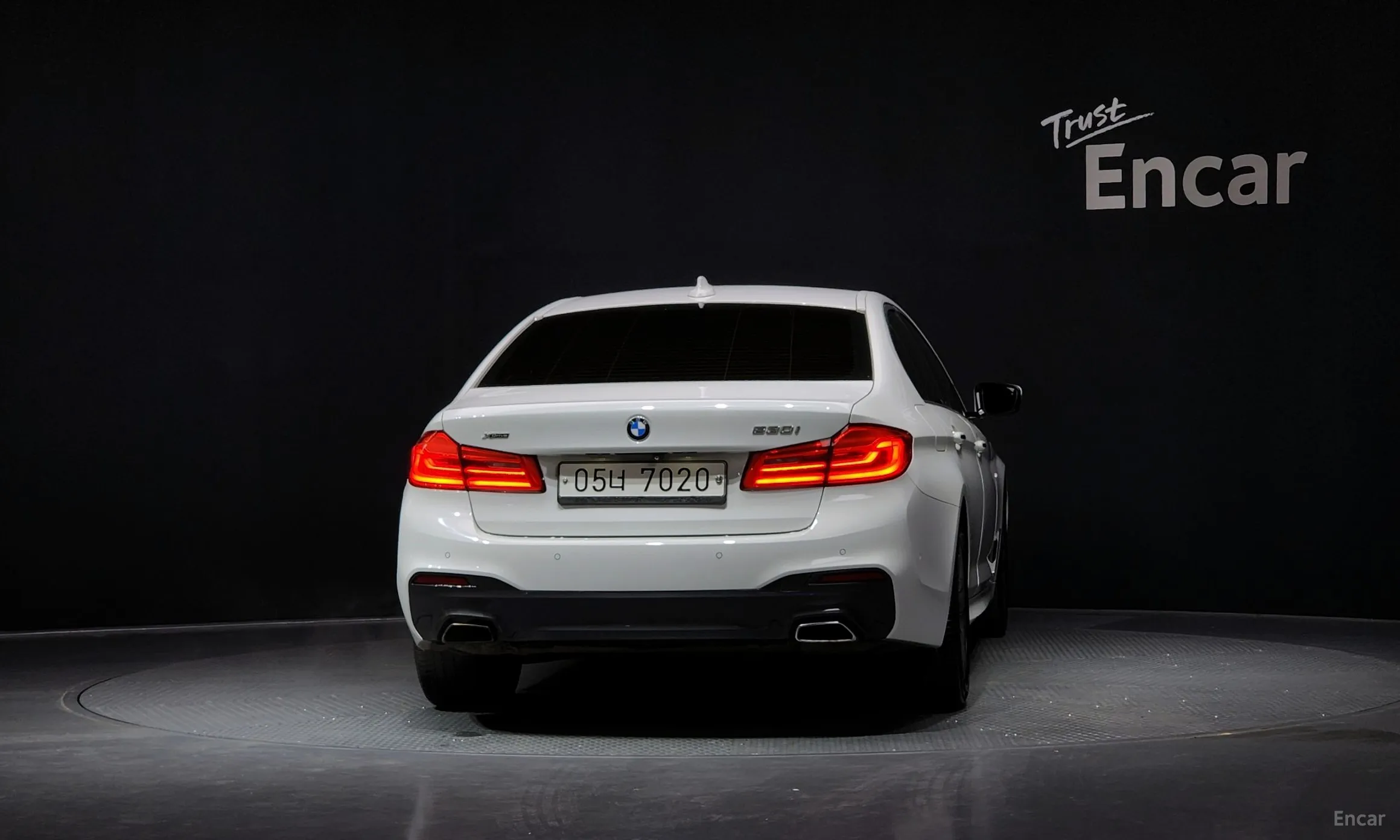 BMW 5 Series (G30) превью 4