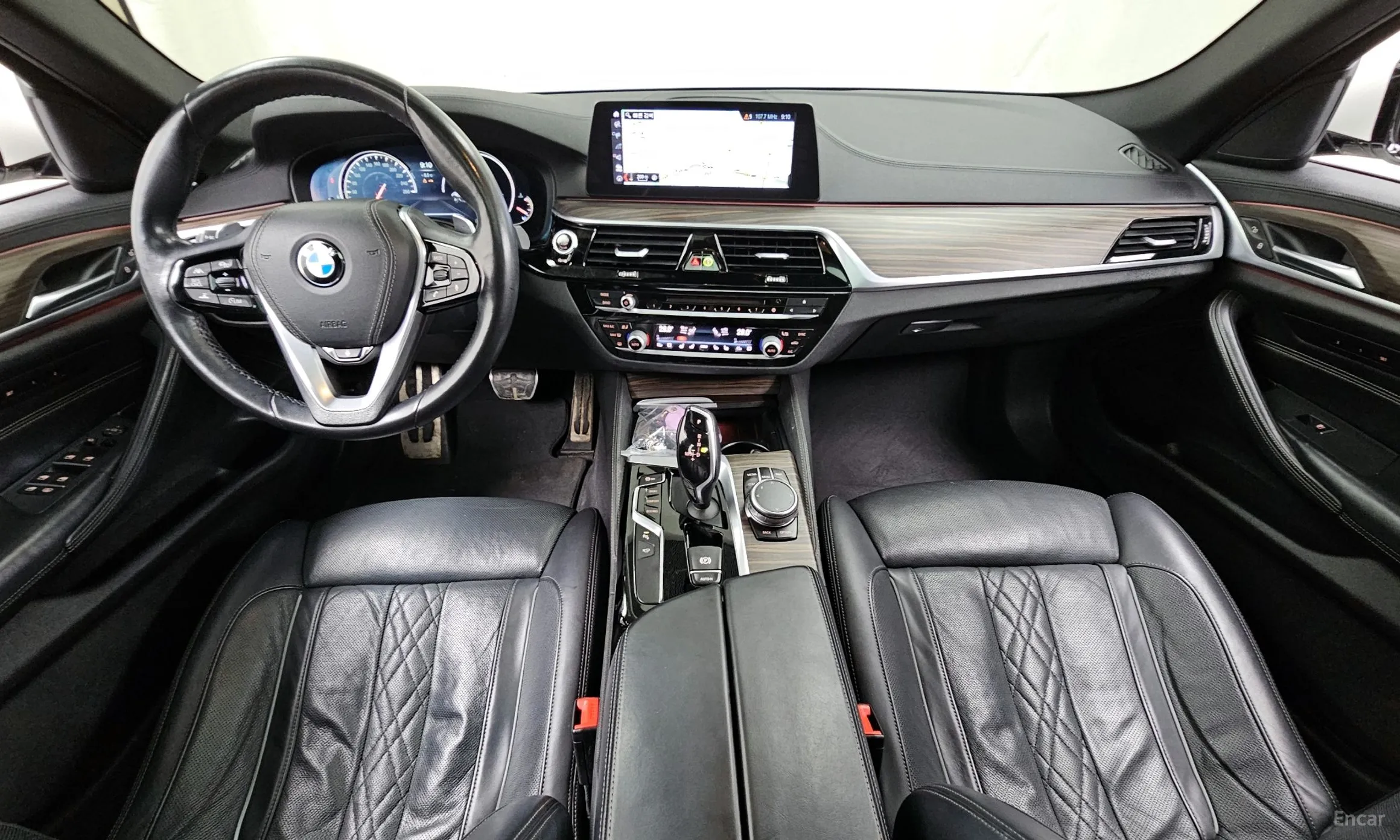 BMW 5 Series (G30) превью 7