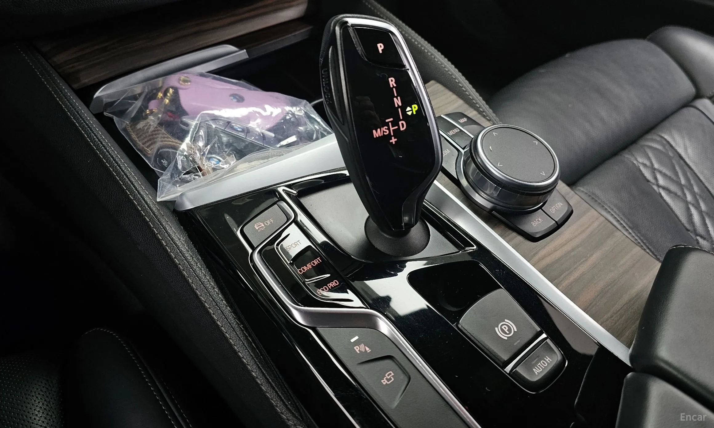BMW 5 Series (G30) превью 9
