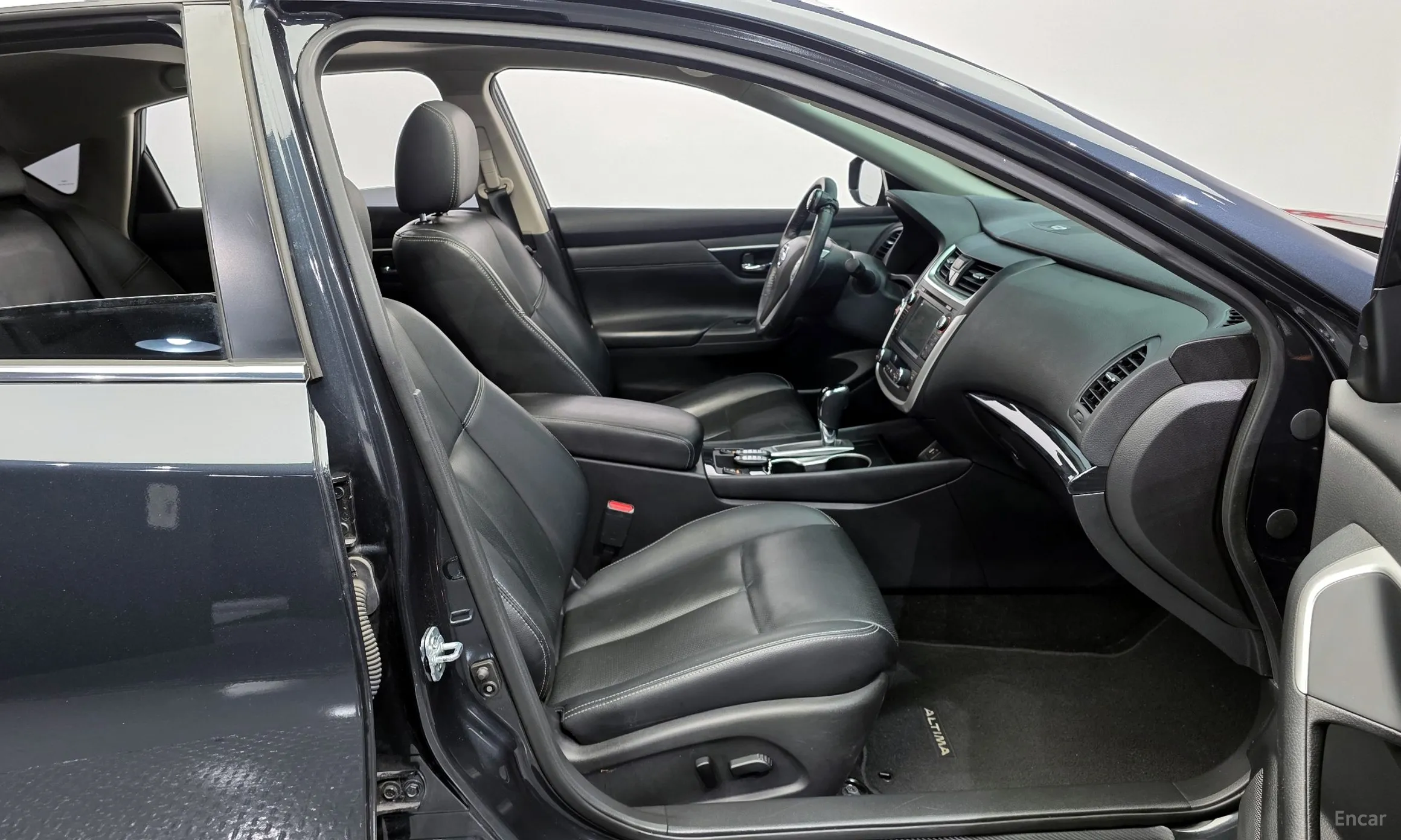 Nissan Altima превью 10