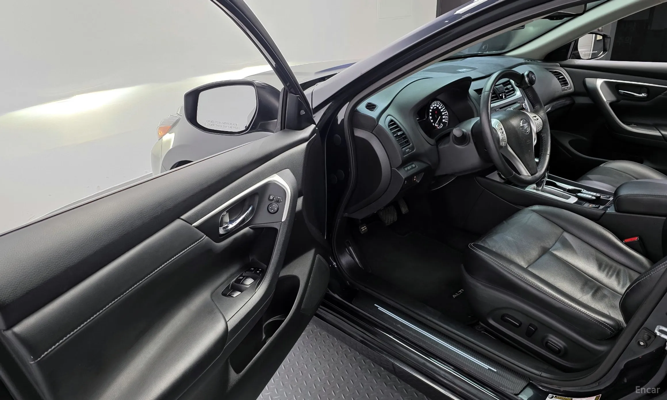 Nissan Altima превью 11