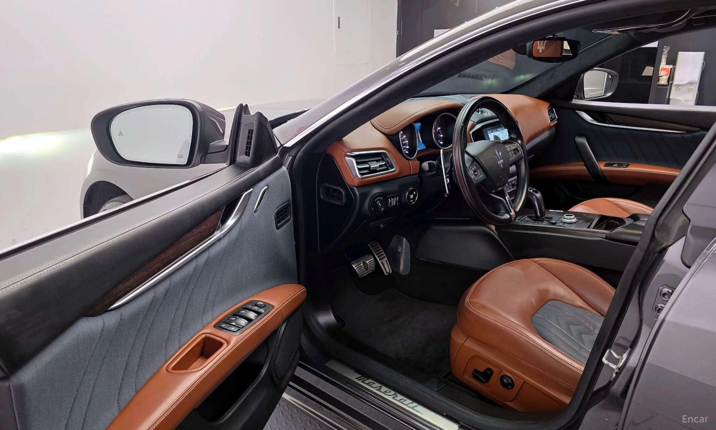 Maserati Ghibli превью 10