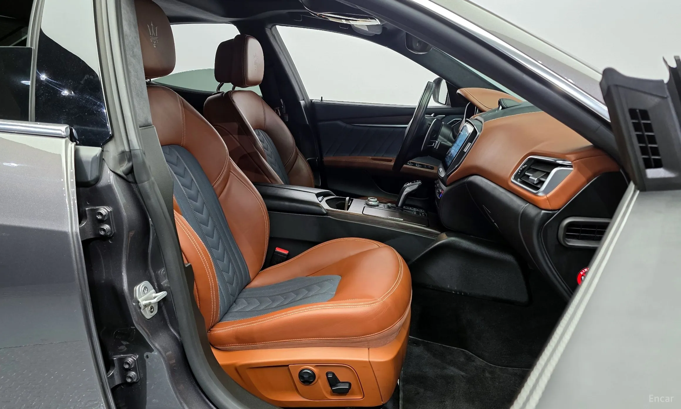Maserati Ghibli превью 11