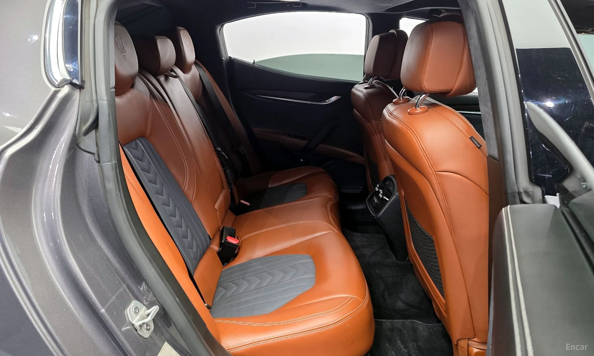 Maserati Ghibli превью 12