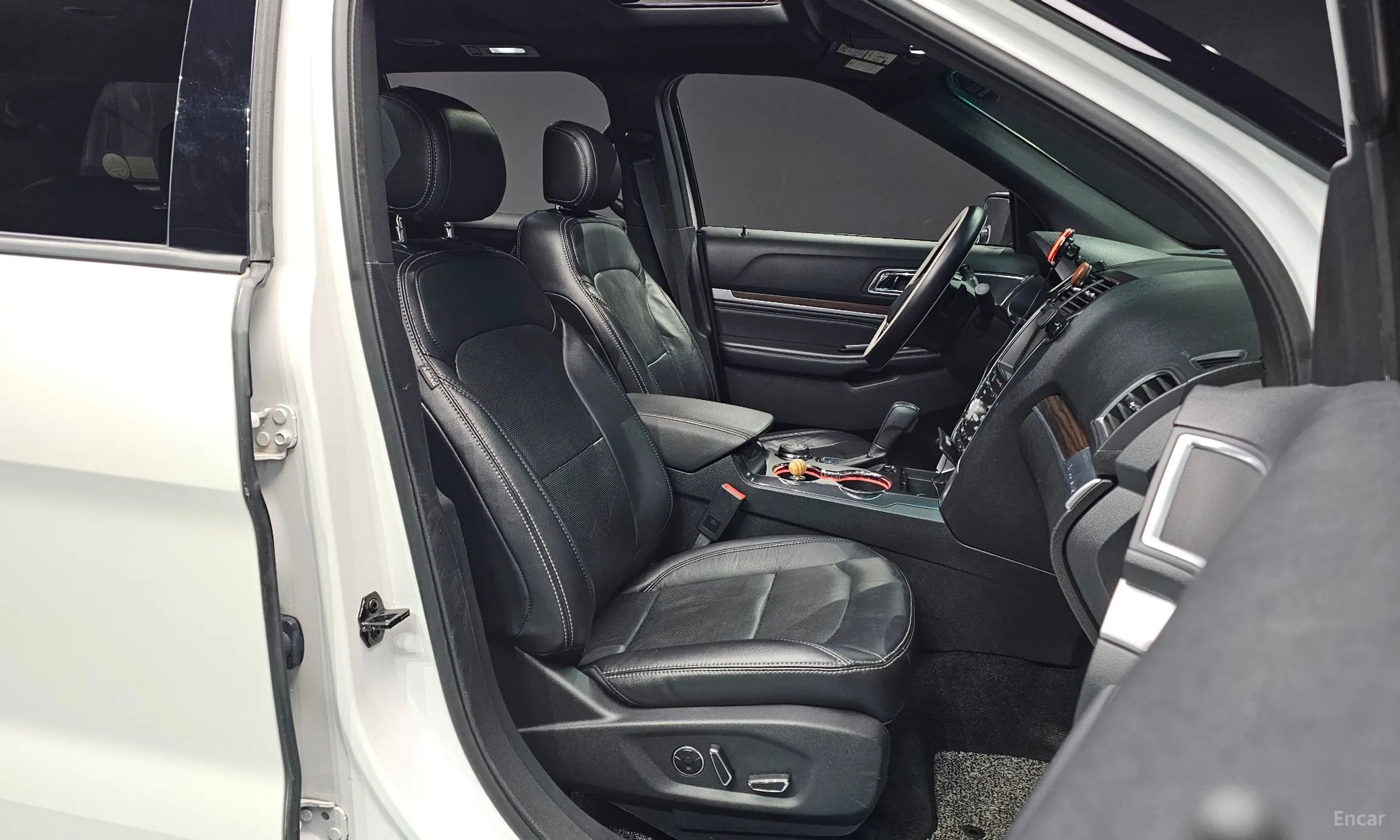 Ford Explorer превью 10