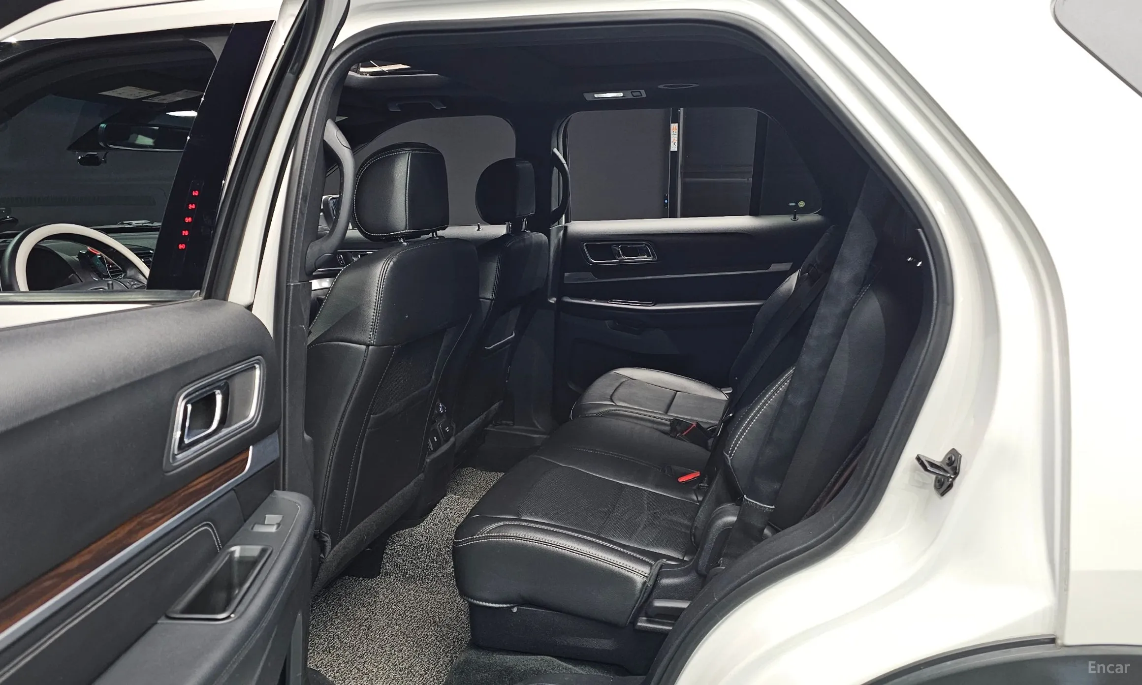 Ford Explorer превью 12