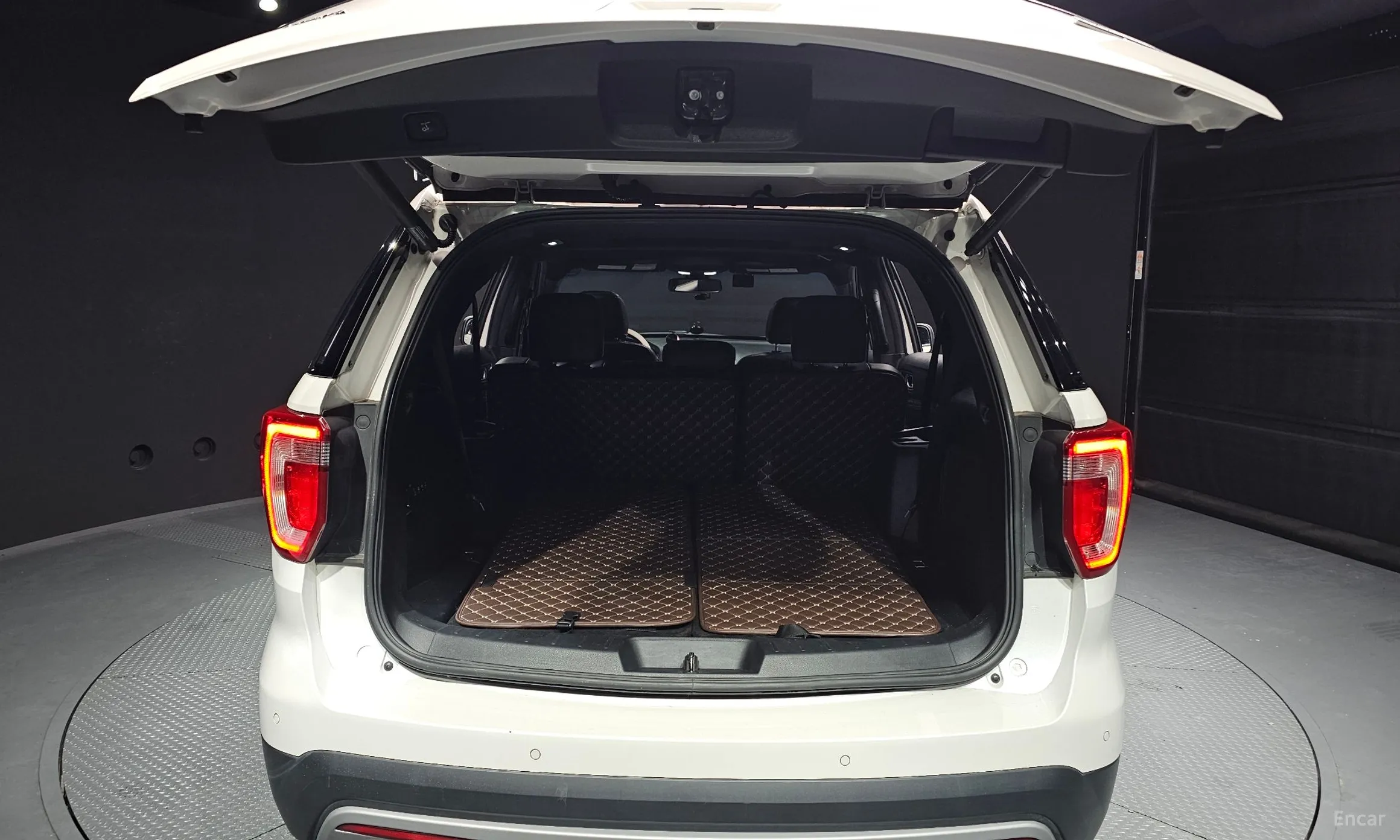 Ford Explorer превью 20