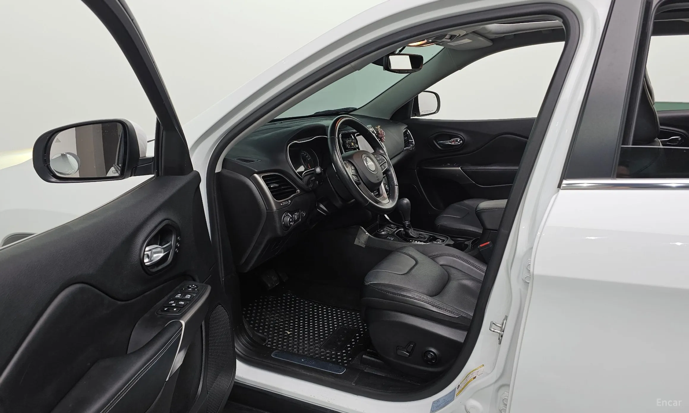 Jeep Cherokee (KL) превью 17