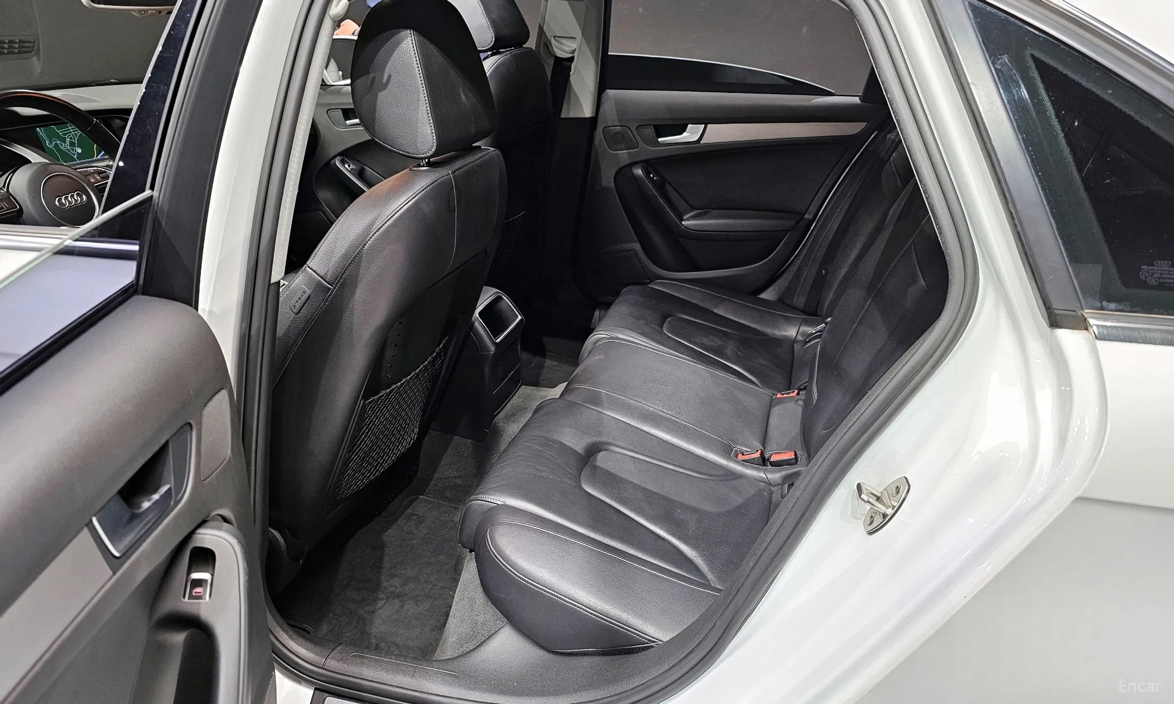 Audi New A4 превью 12
