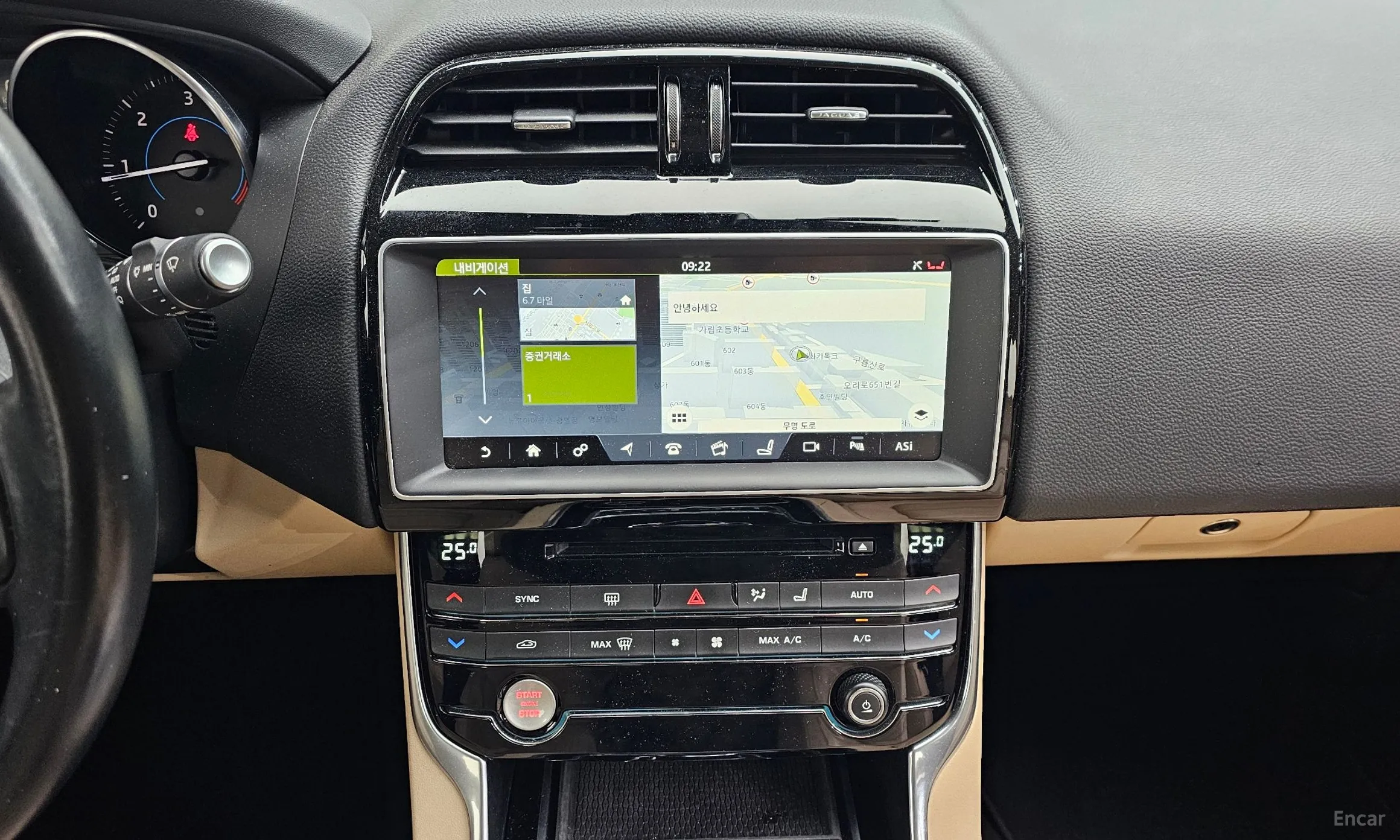 Jaguar XE превью 14