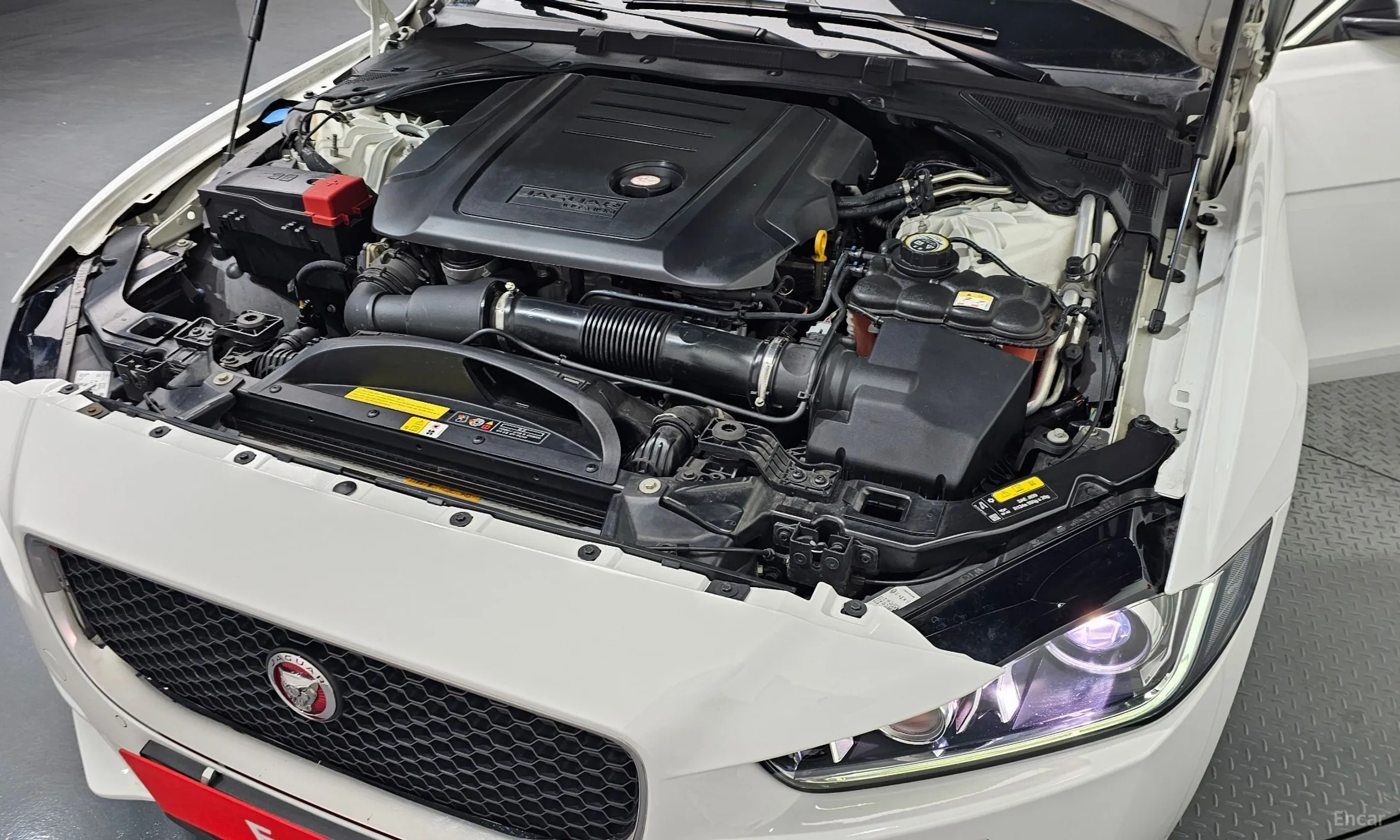 Jaguar XE превью 6