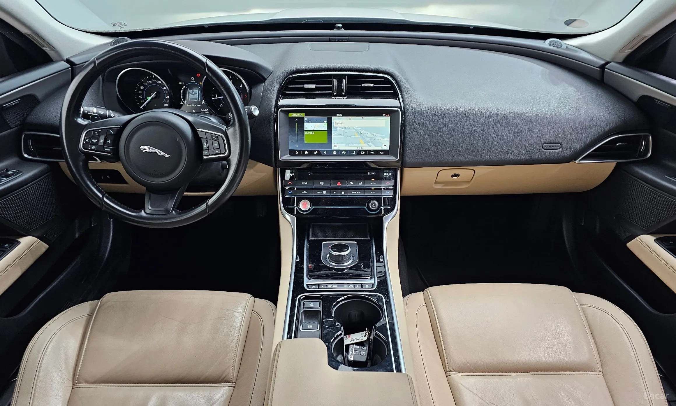 Jaguar XE превью 7