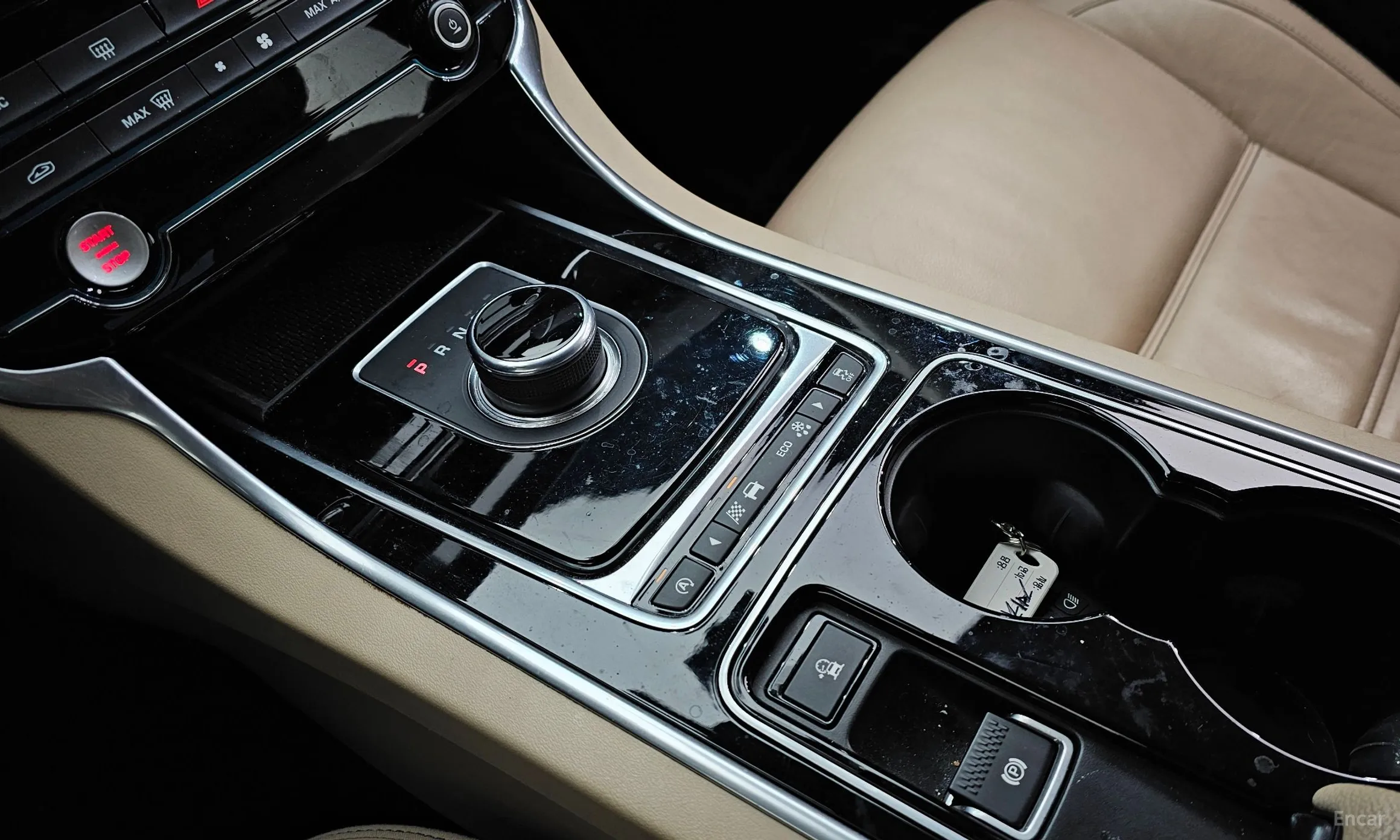 Jaguar XE превью 9