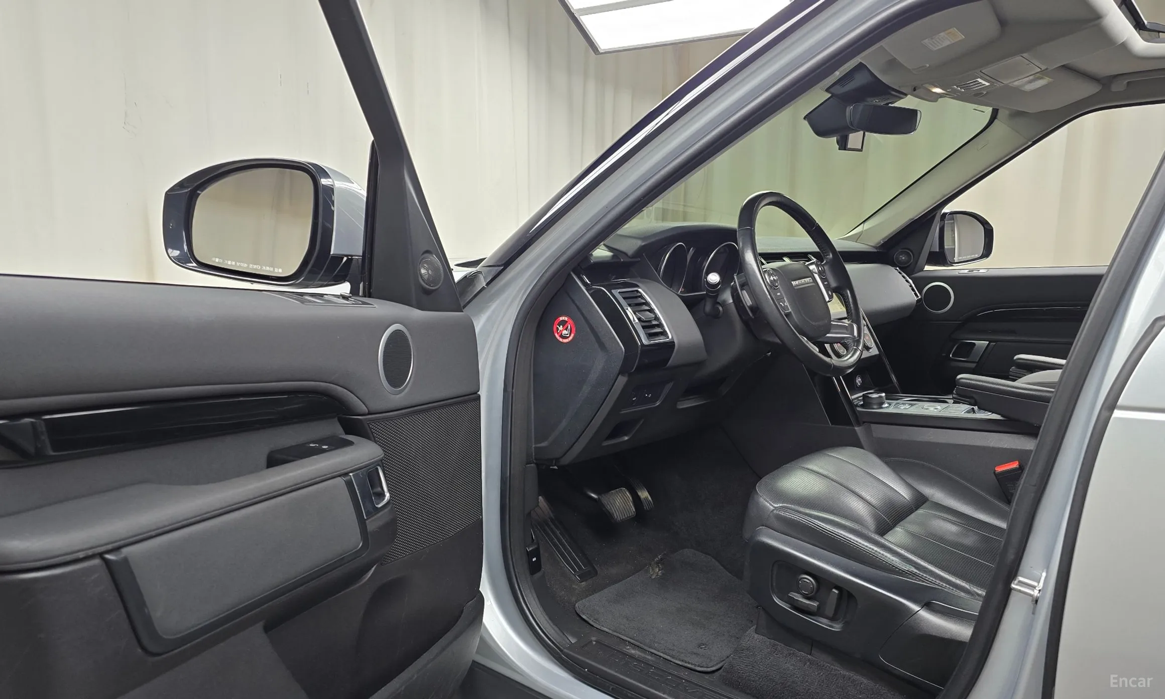 Land Rover Discovery 5 превью 10