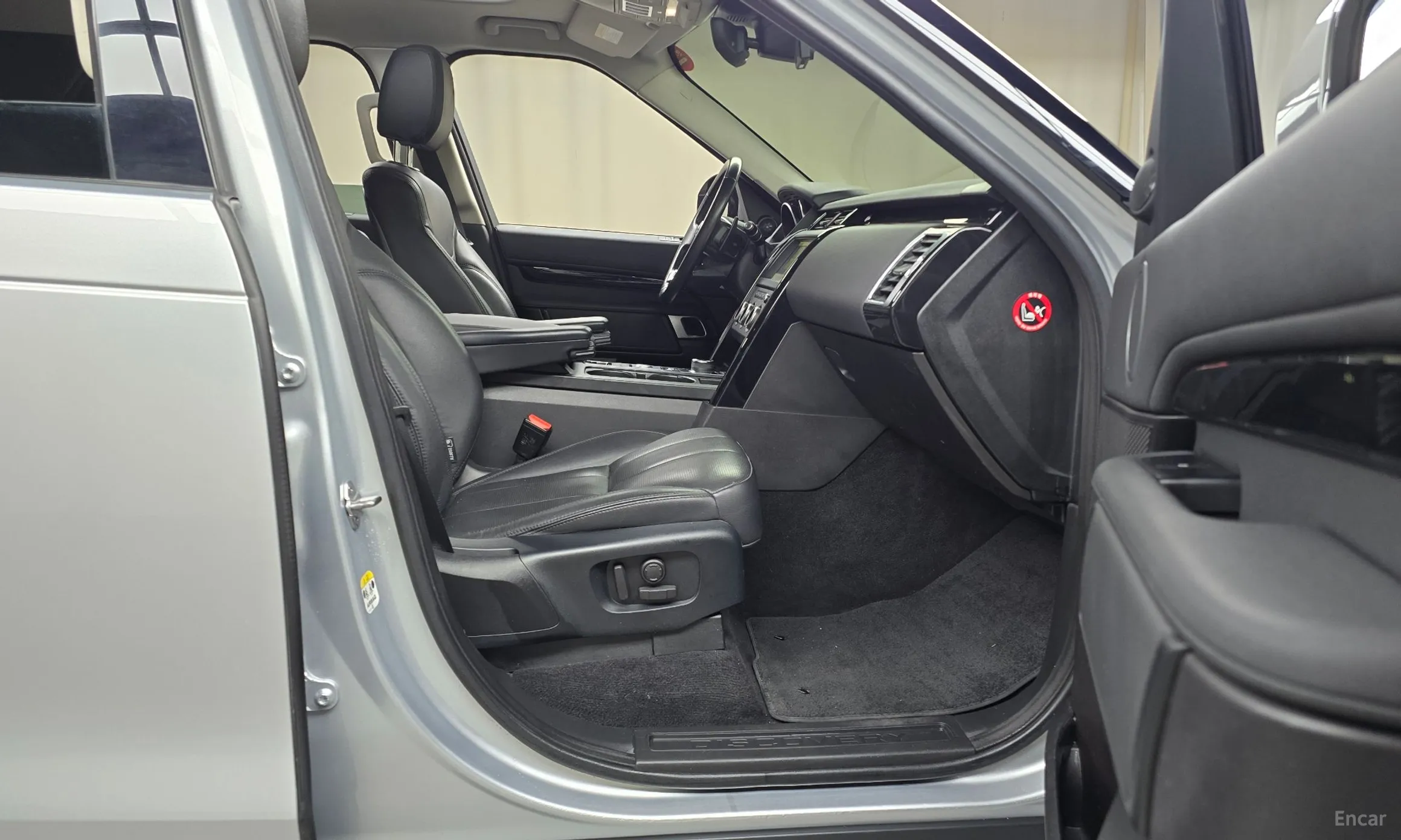 Land Rover Discovery 5 превью 11