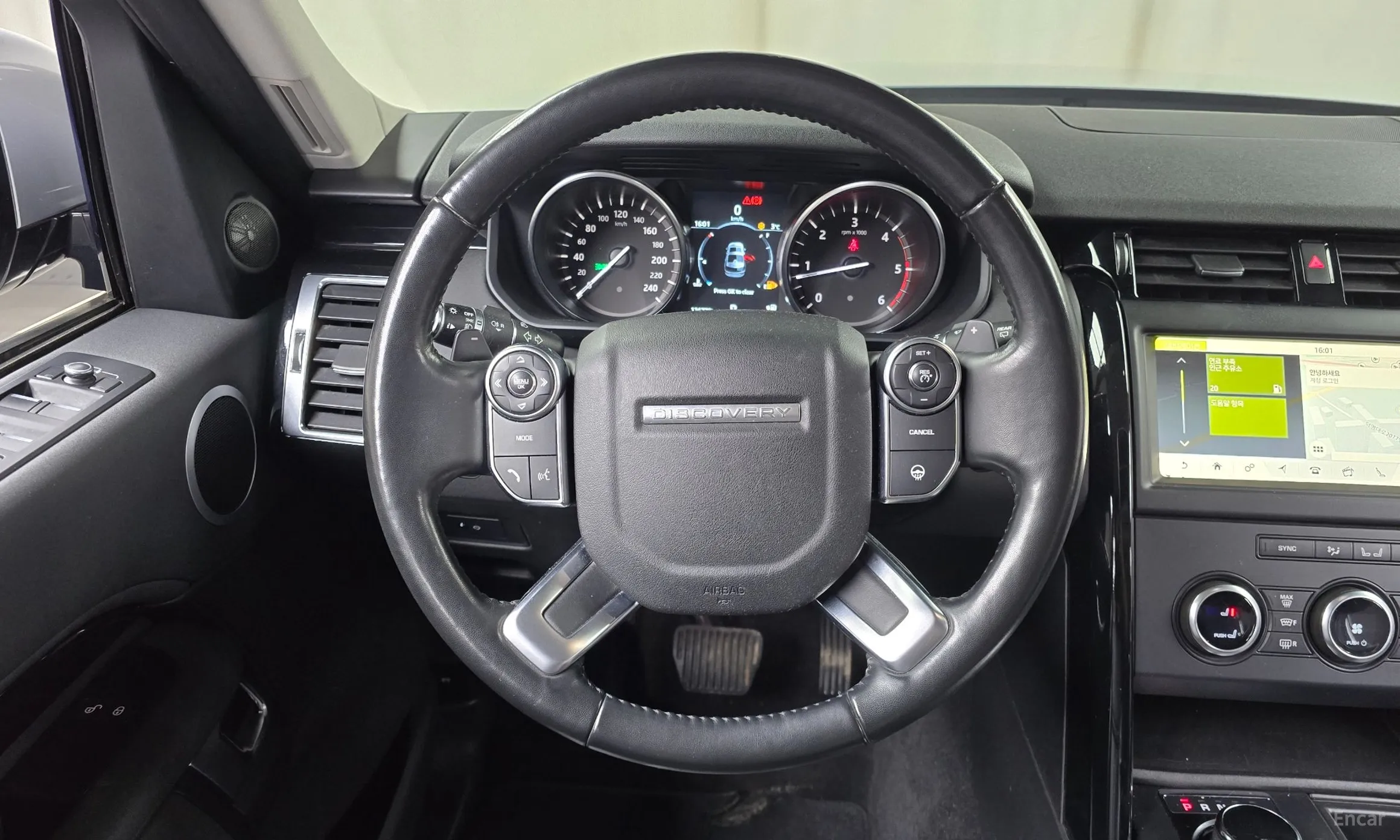 Land Rover Discovery 5 превью 13