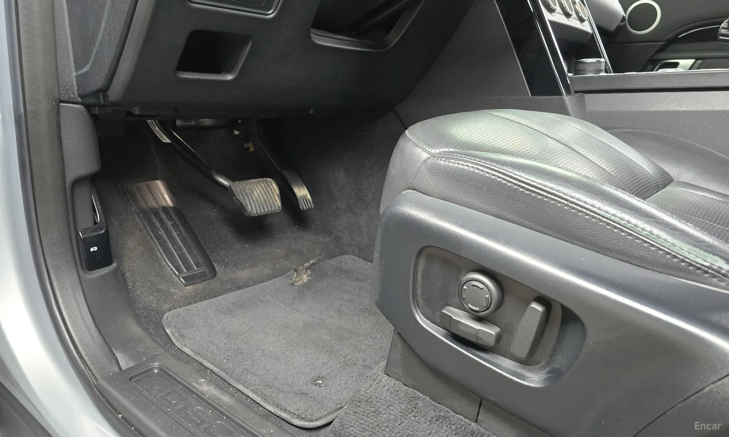 Land Rover Discovery 5 превью 16