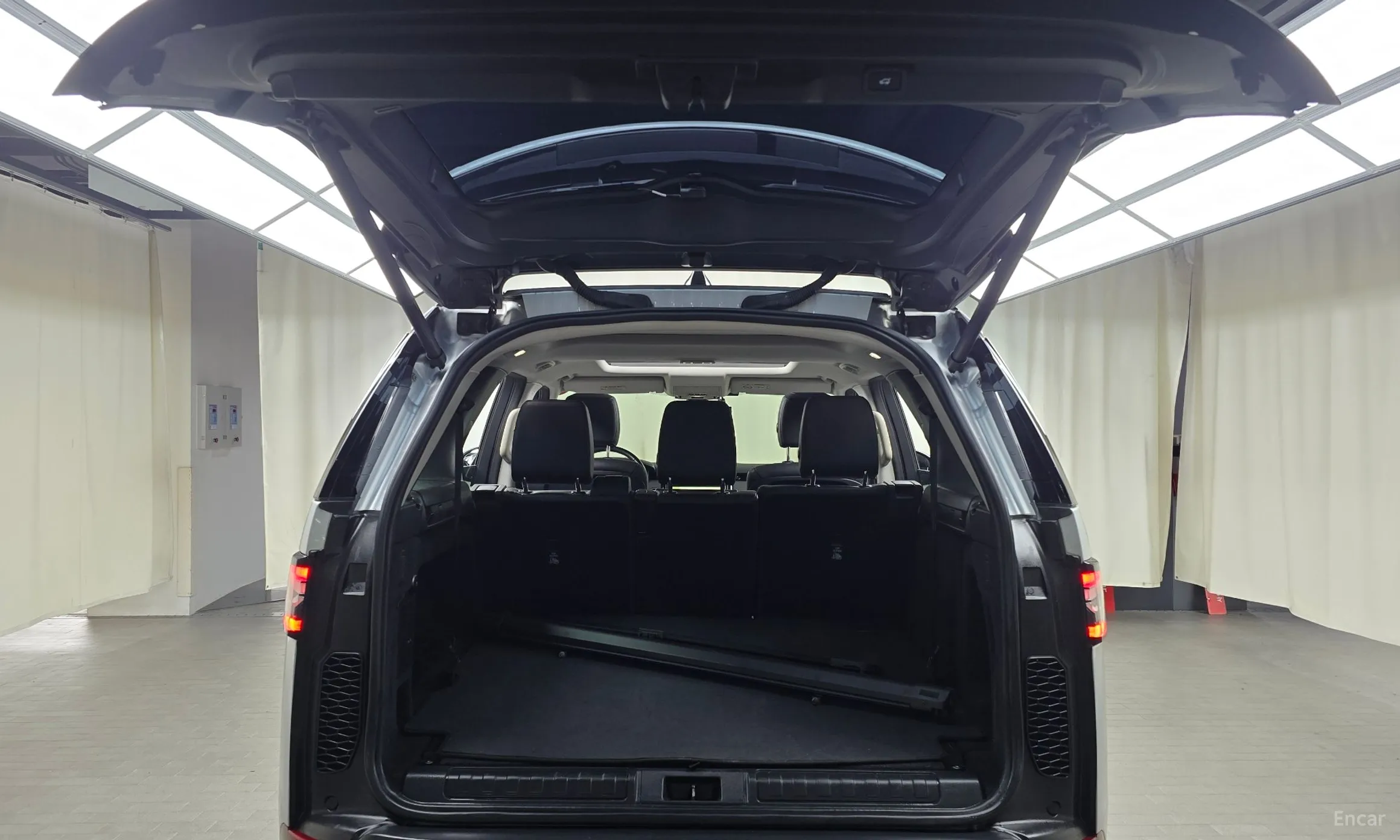 Land Rover Discovery 5 превью 20
