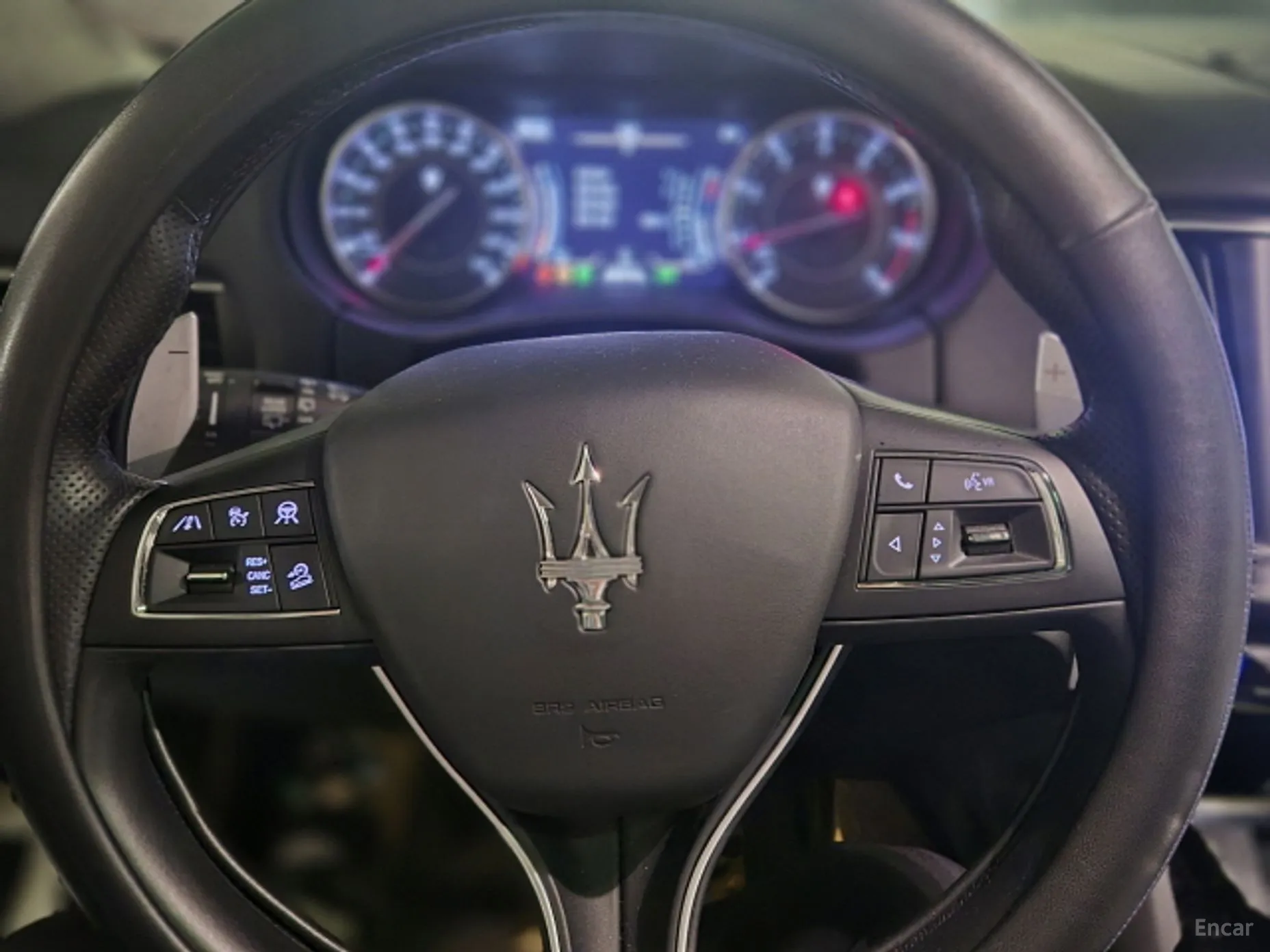Maserati Levante превью 13
