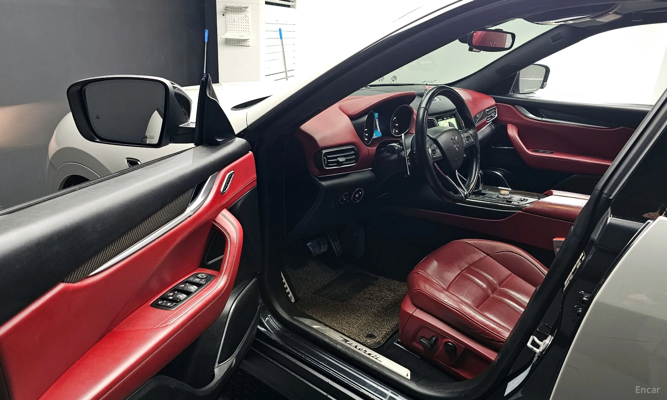 Maserati Levante превью 10