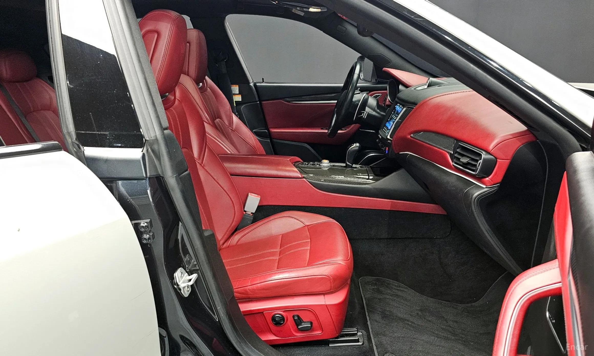 Maserati Levante превью 11