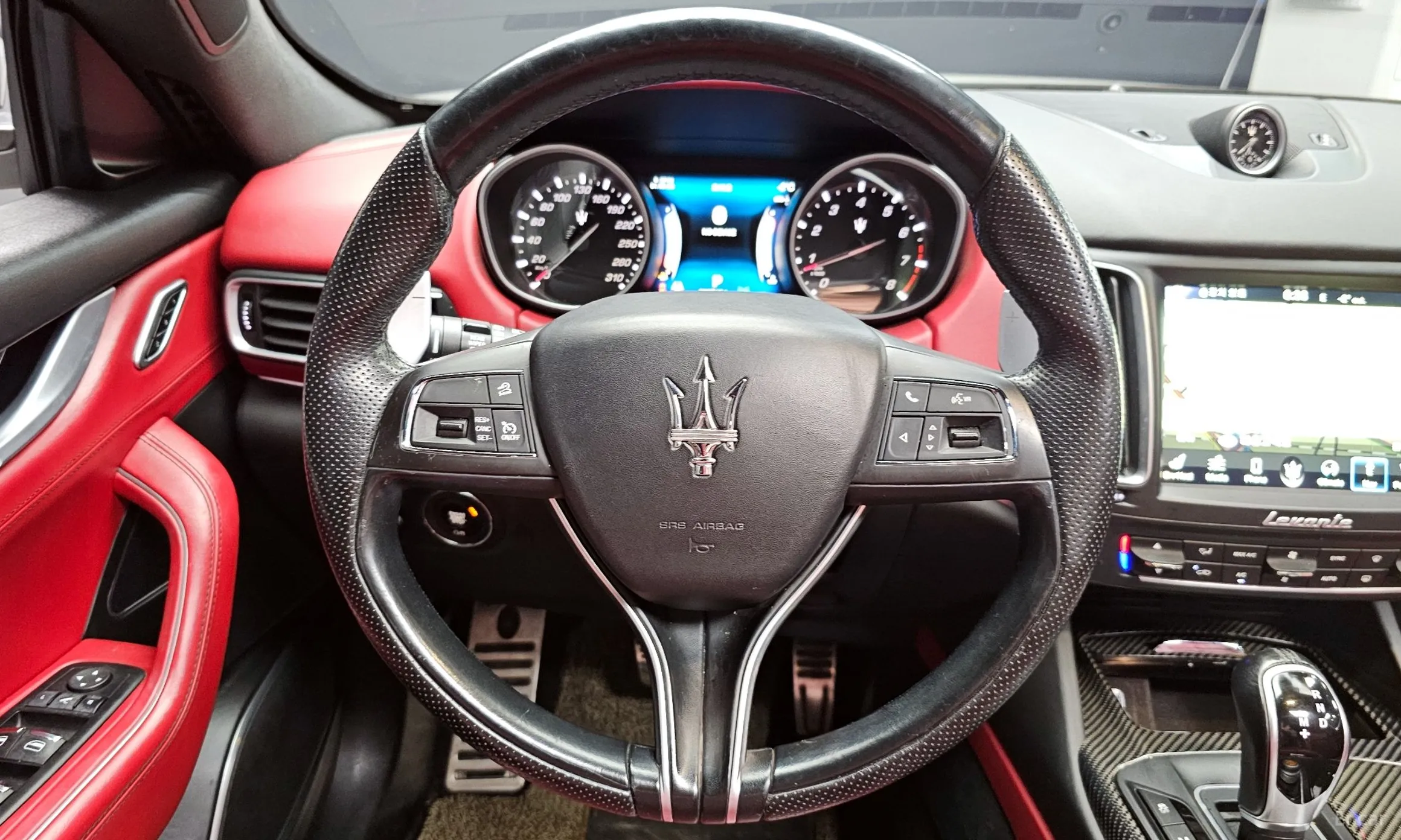 Maserati Levante превью 13
