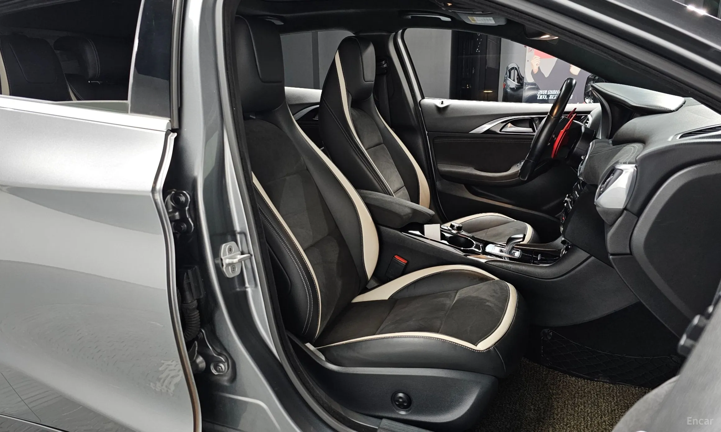 Infiniti Q30 превью 10