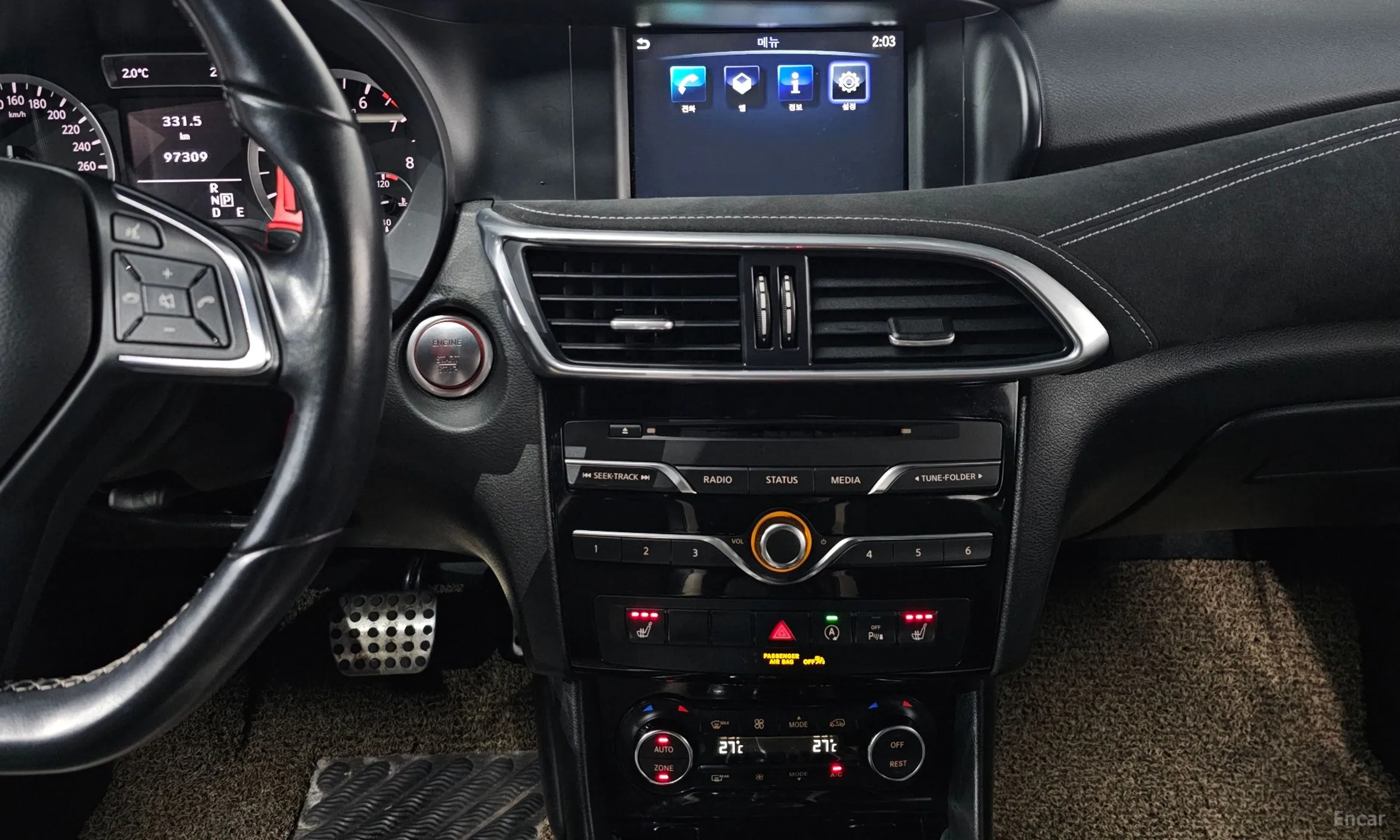 Infiniti Q30 превью 14