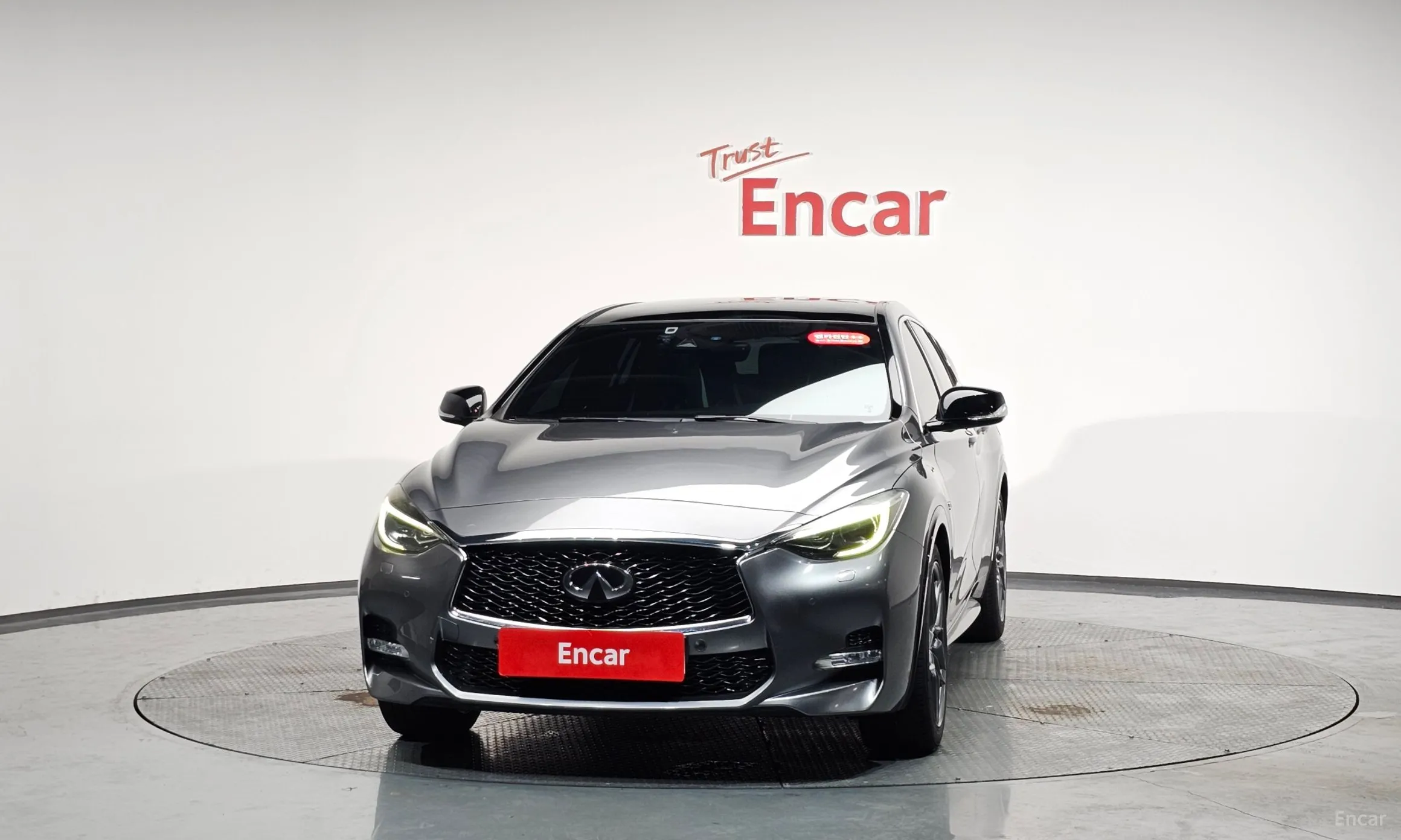 Infiniti Q30 превью 3
