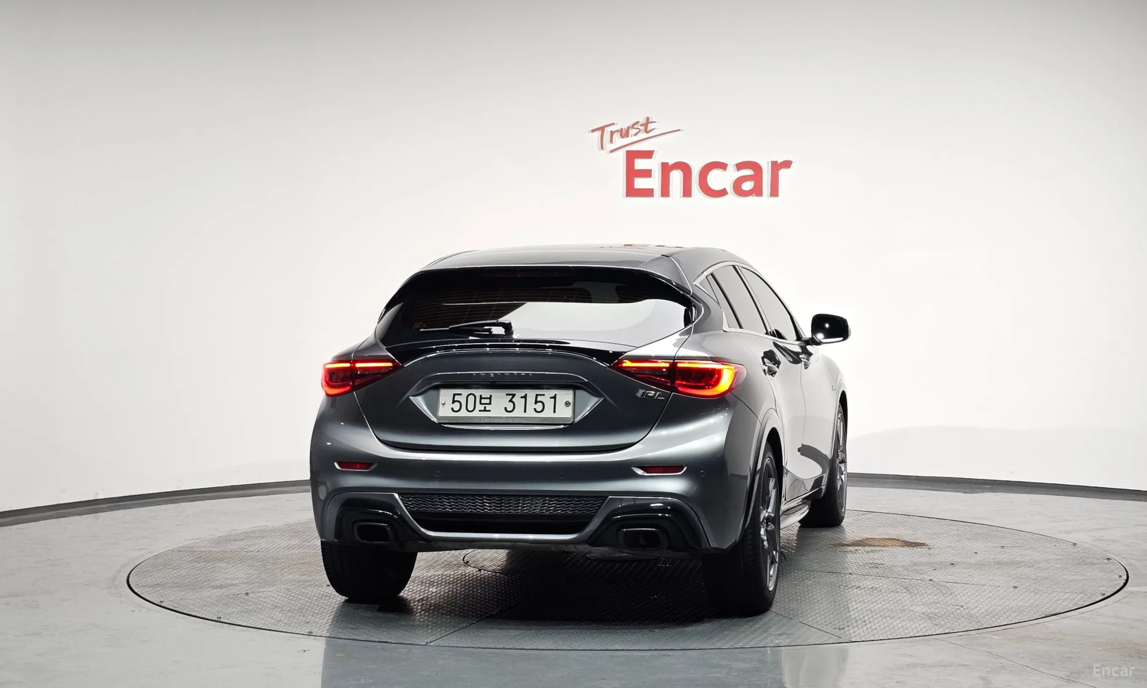 Infiniti Q30 превью 4