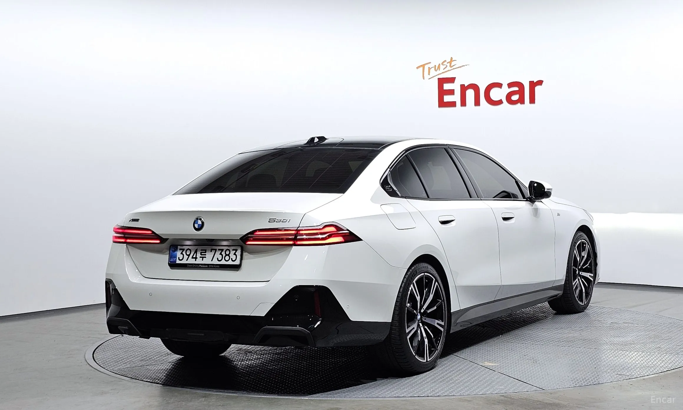 BMW 5 Series (G60) превью 2
