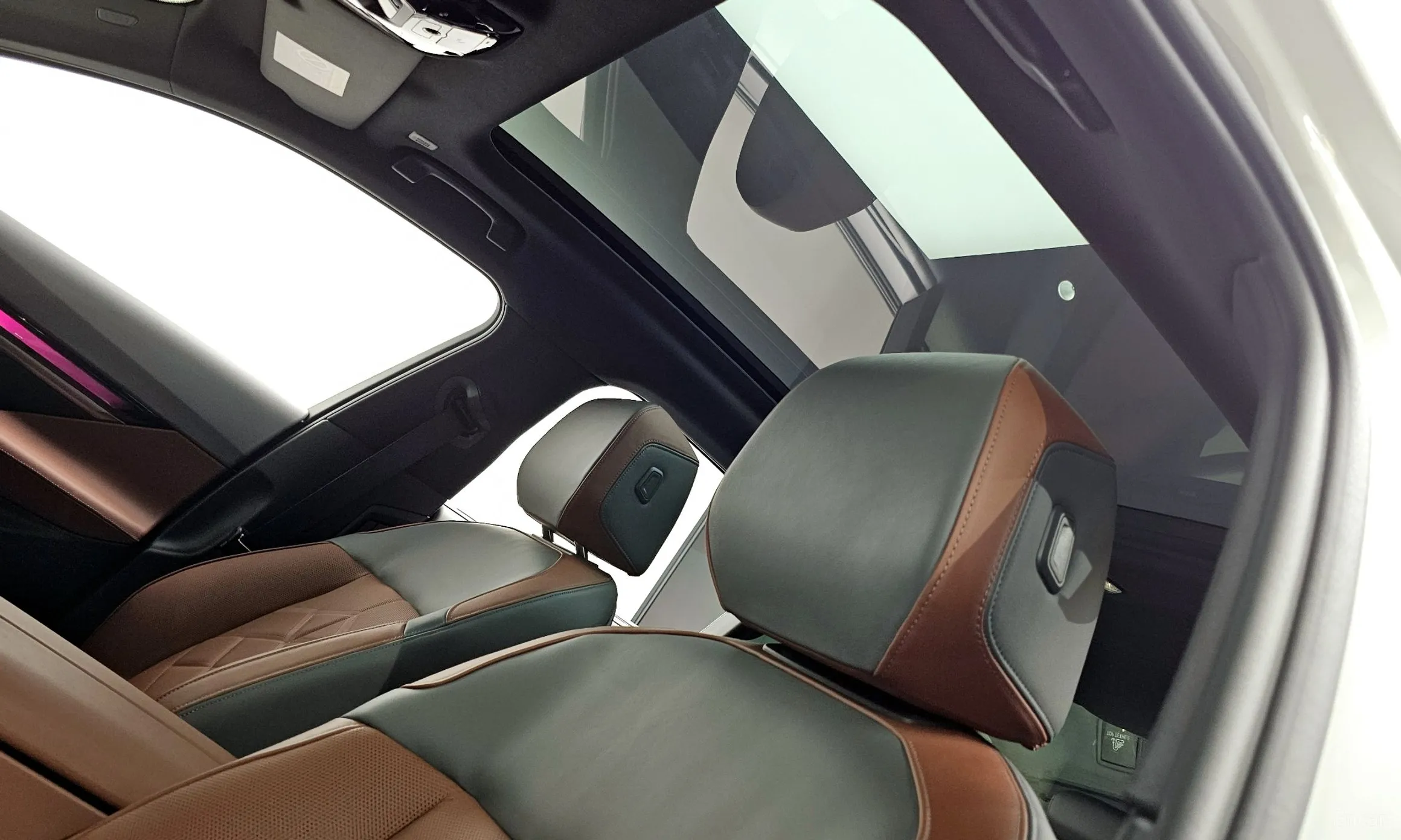 BMW 5 Series (G60) превью 19