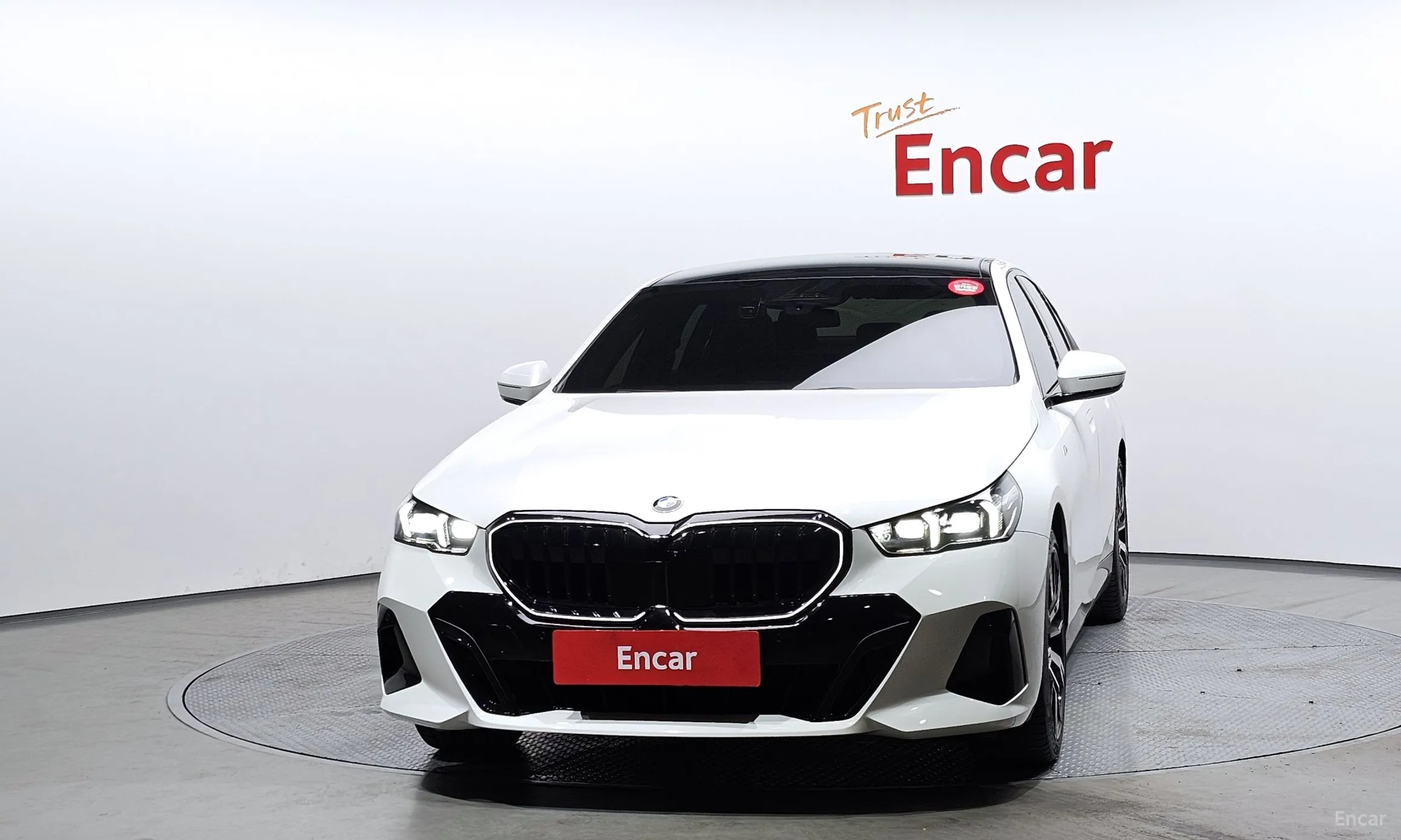 BMW 5 Series (G60) превью 3