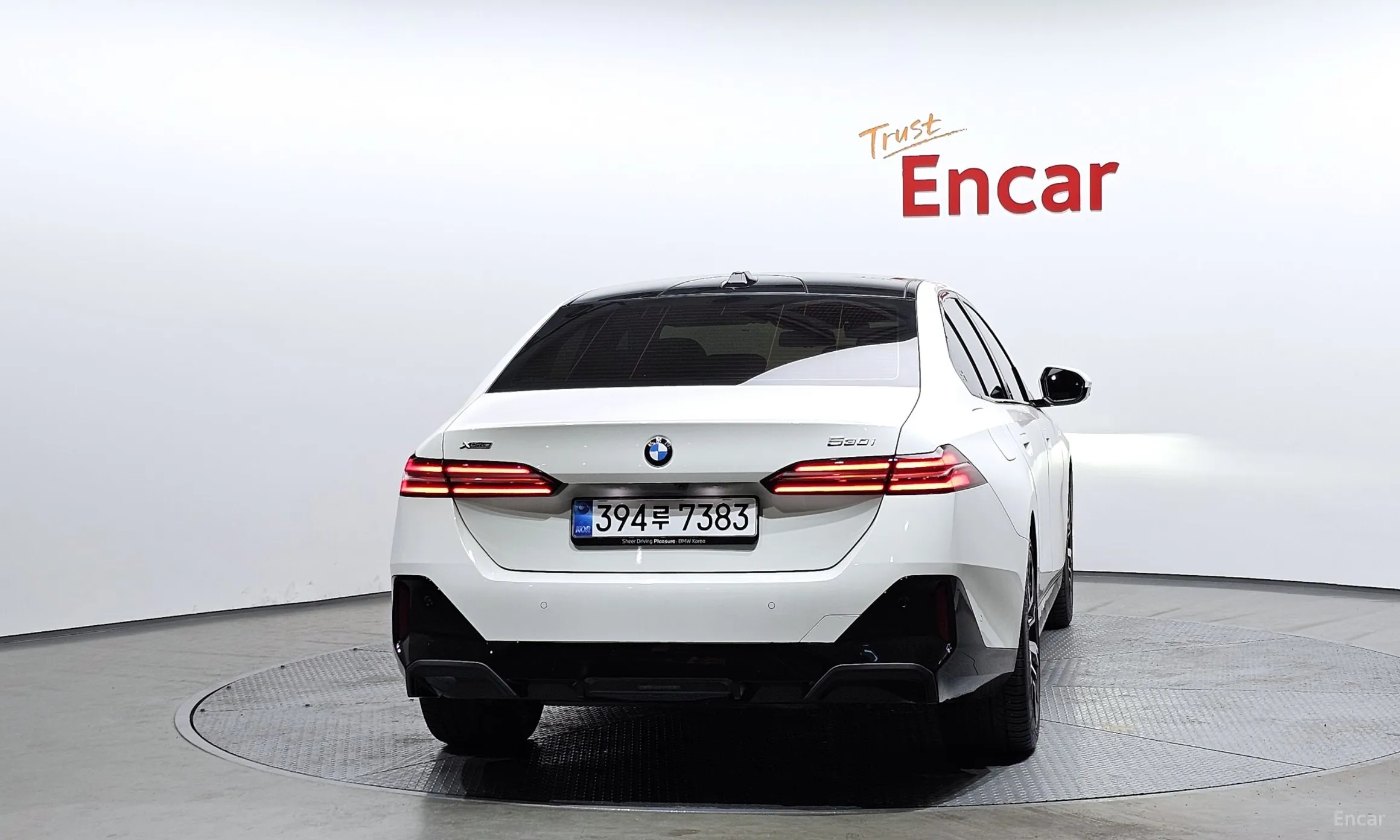 BMW 5 Series (G60) превью 4