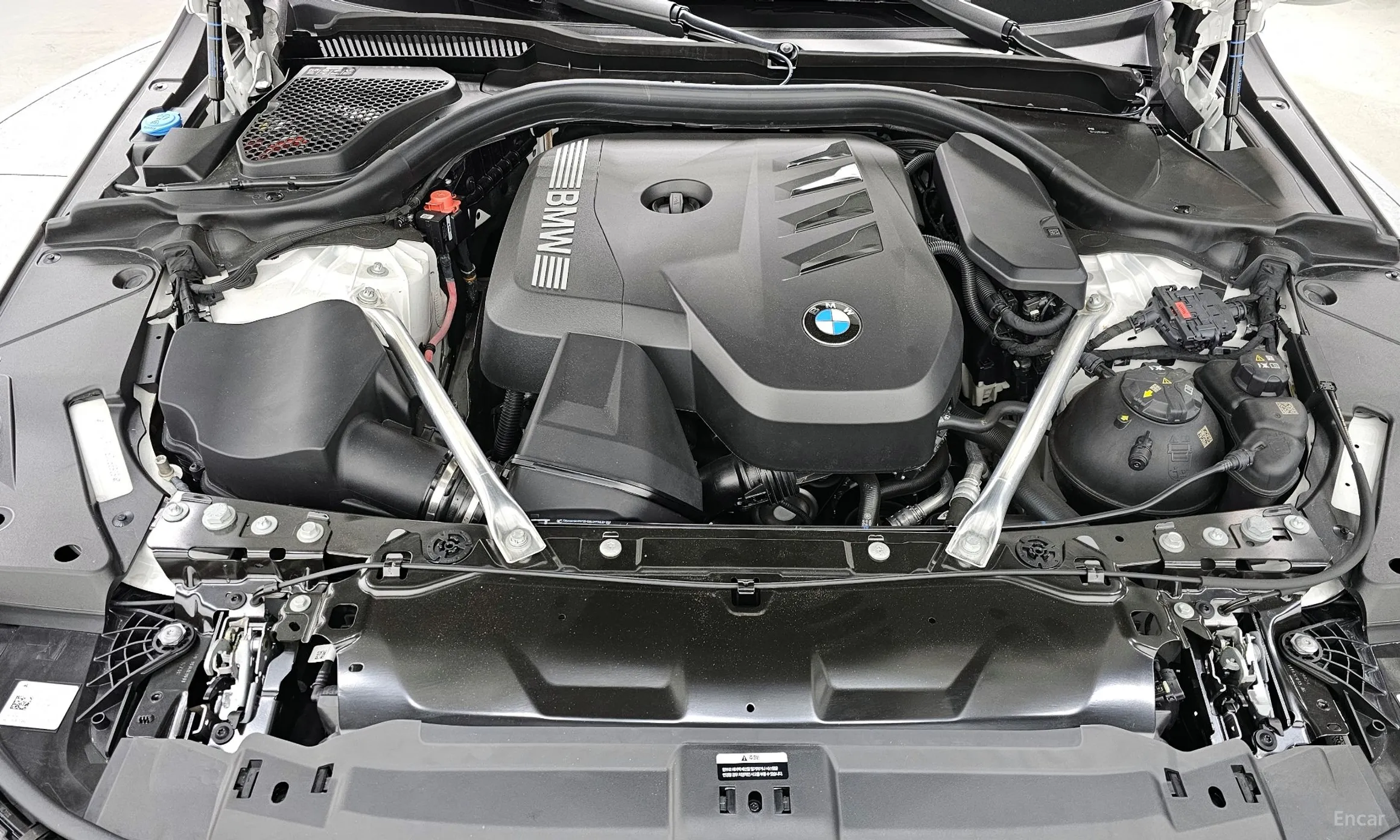 BMW 5 Series (G60) превью 6