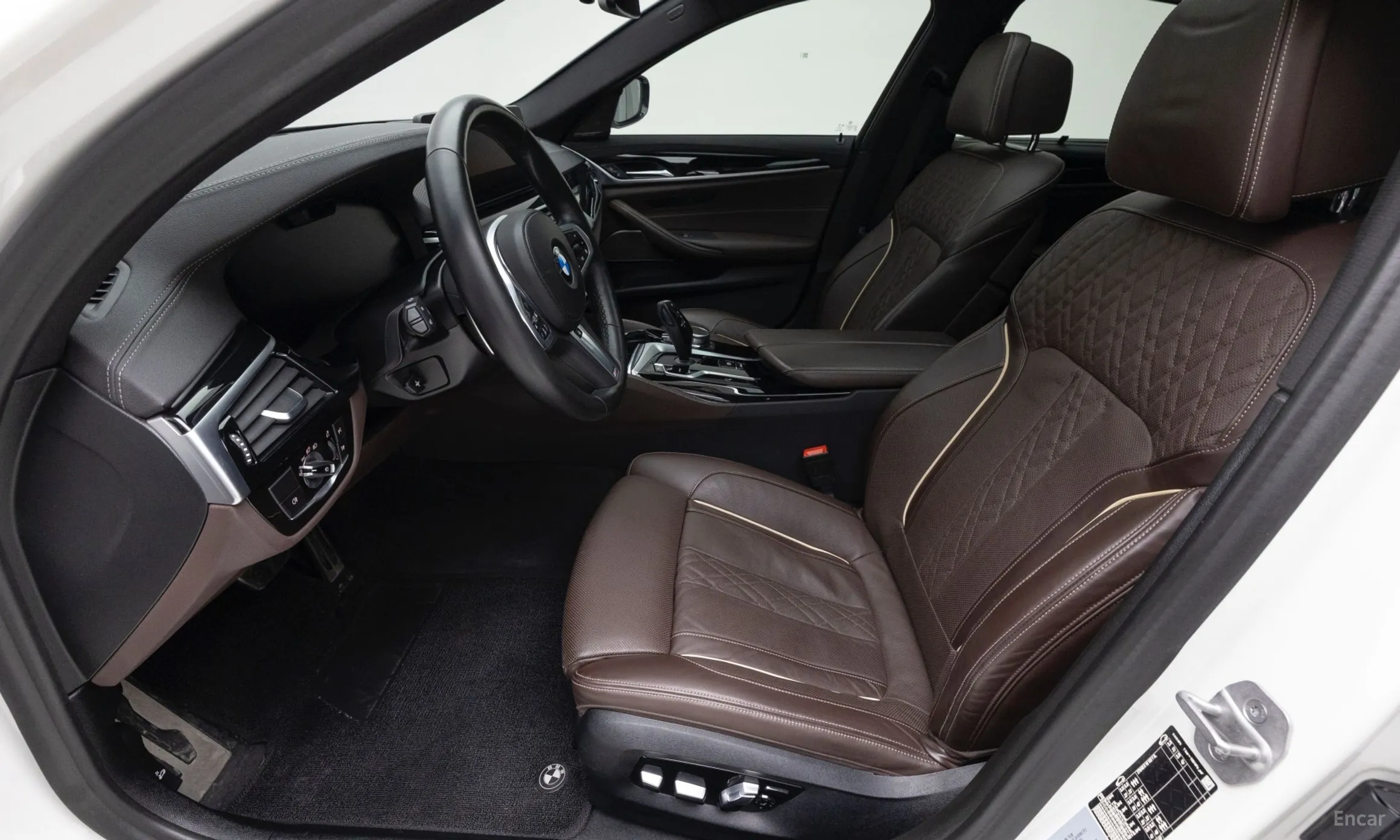 BMW 5 Series (G30) превью 10