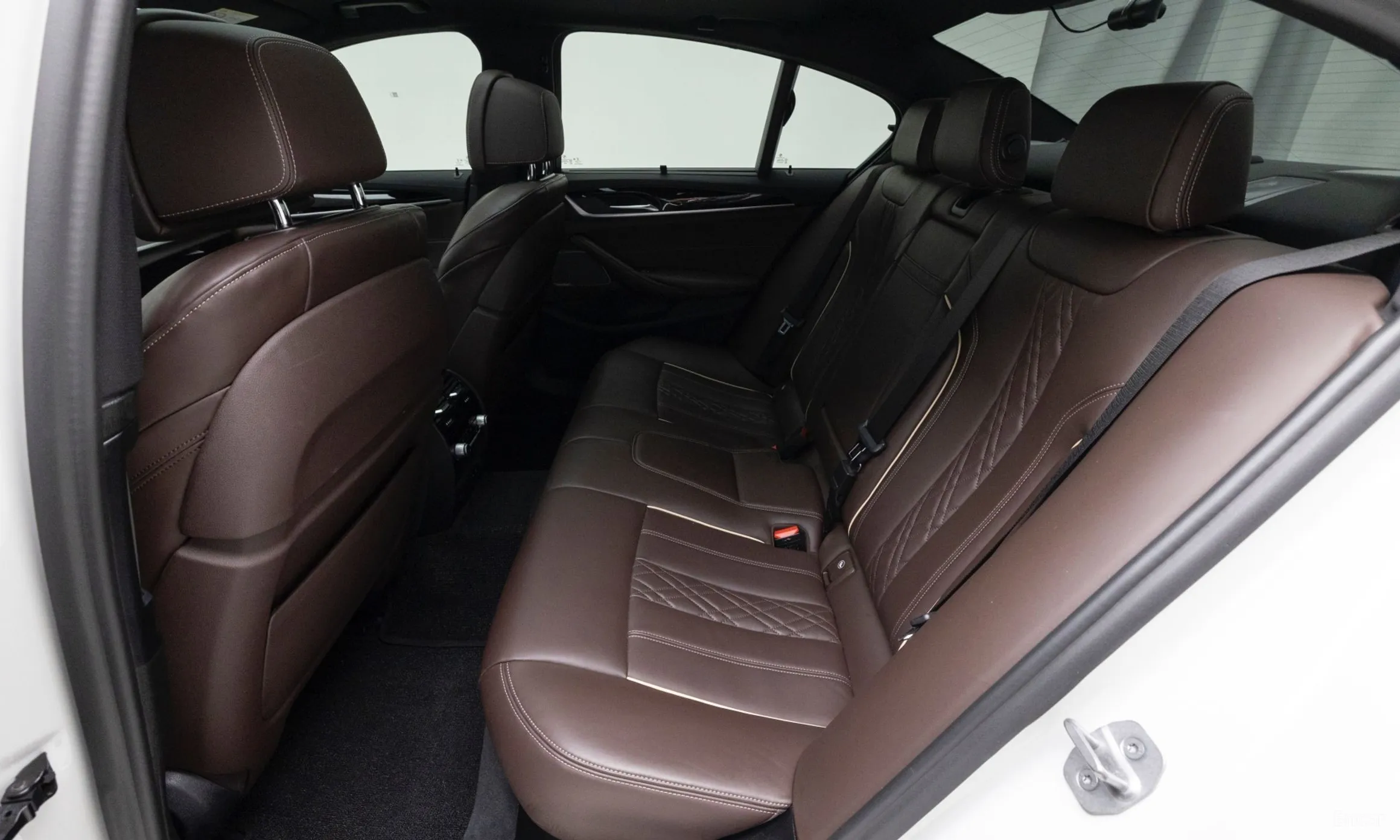 BMW 5 Series (G30) превью 11