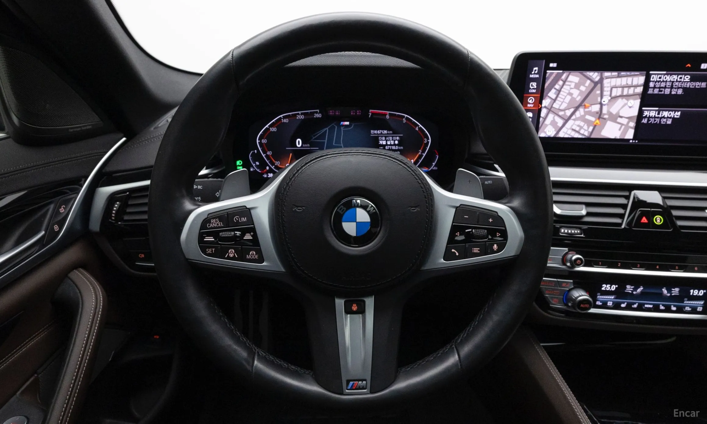 BMW 5 Series (G30) превью 12