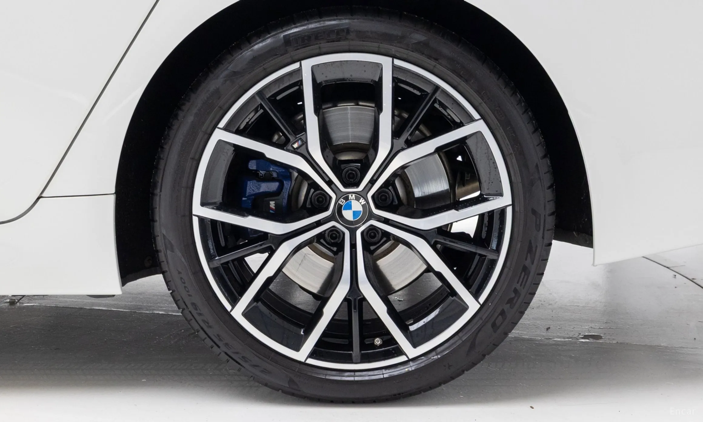 BMW 5 Series (G30) превью 5