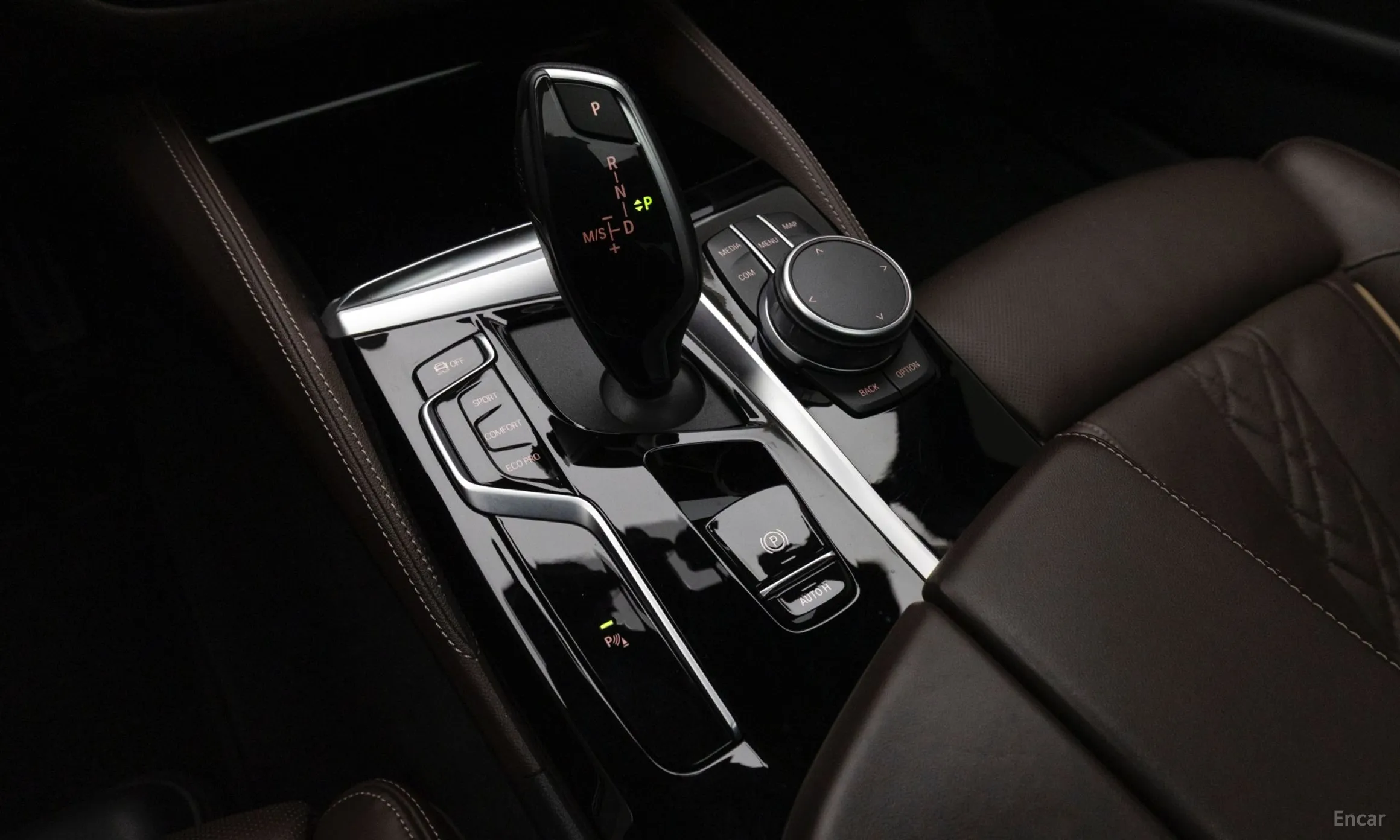 BMW 5 Series (G30) превью 9