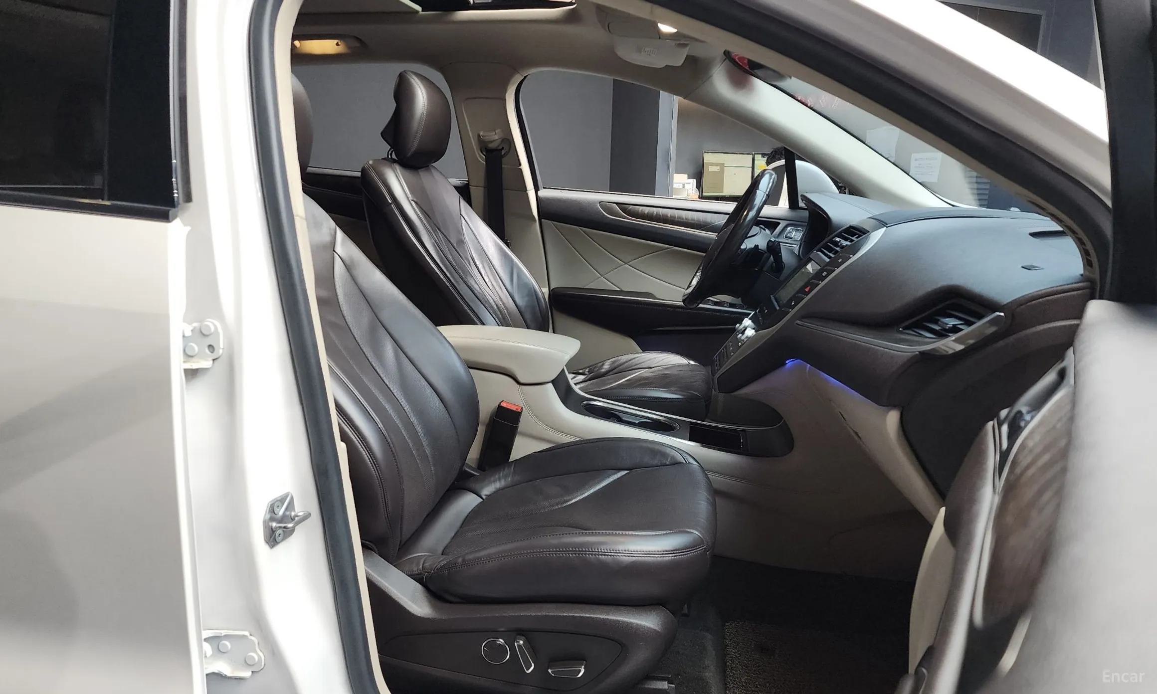 Lincoln MKC превью 11